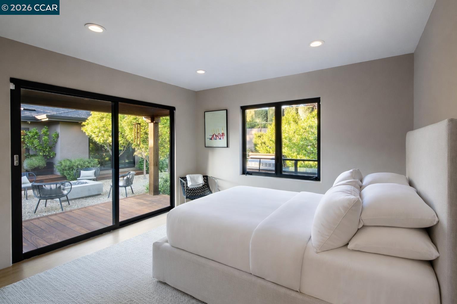 260 Pershing Dr