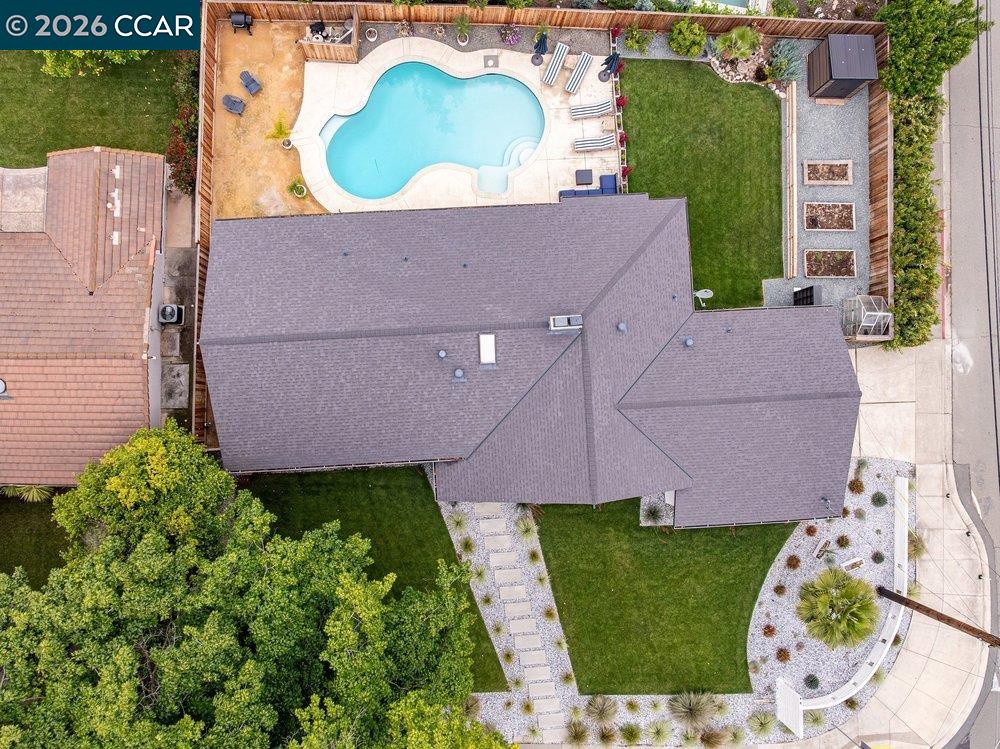 2426 Blackstone Dr