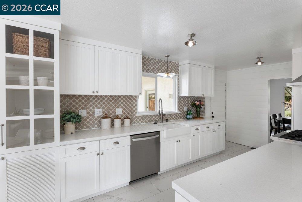 2426 Blackstone Dr