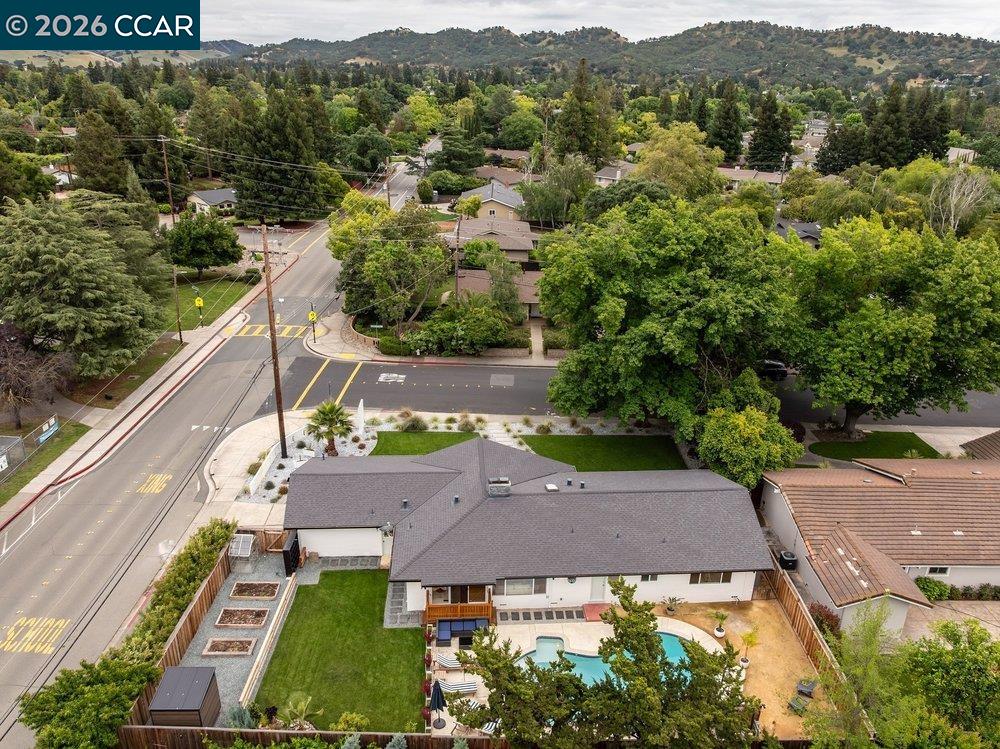 2426 Blackstone Dr
