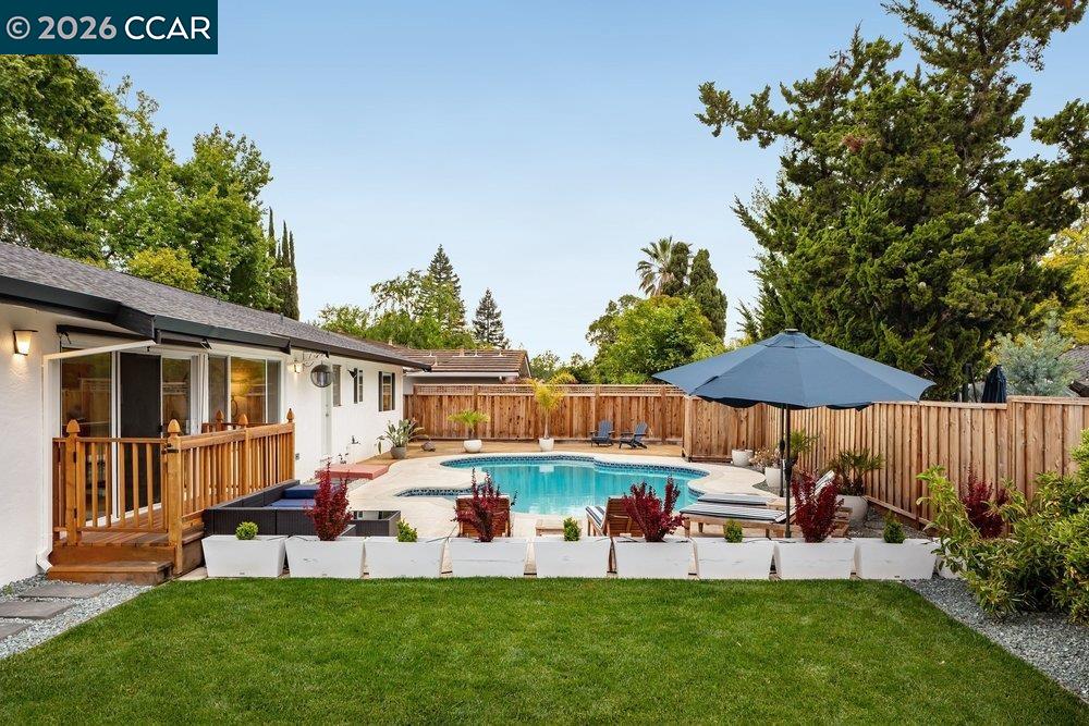 2426 Blackstone Dr