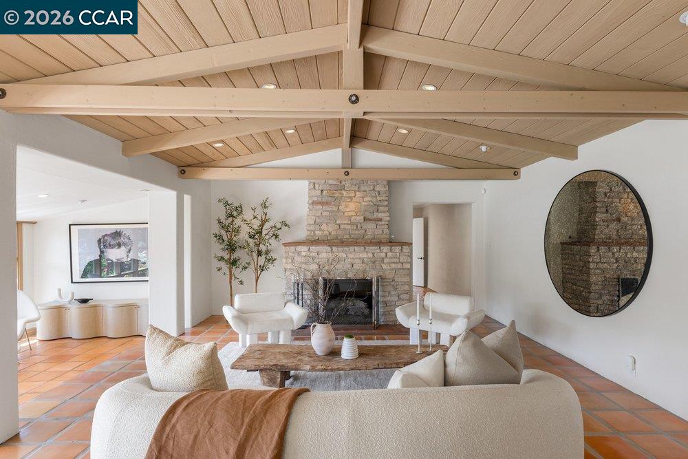 371 Camino Sobrante