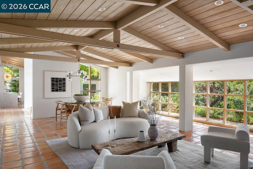 371 Camino Sobrante