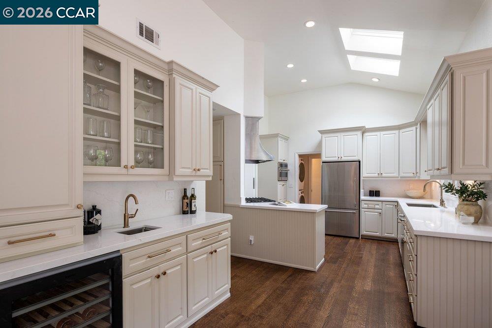 187 Moraga Way