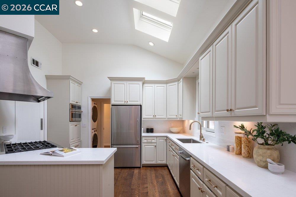 187 Moraga Way