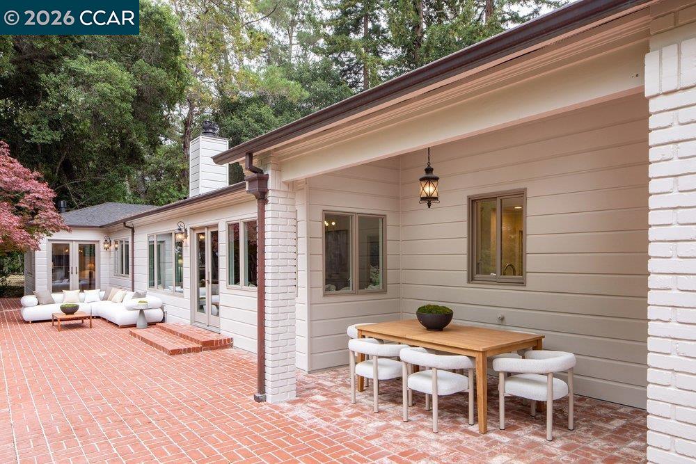 187 Moraga Way