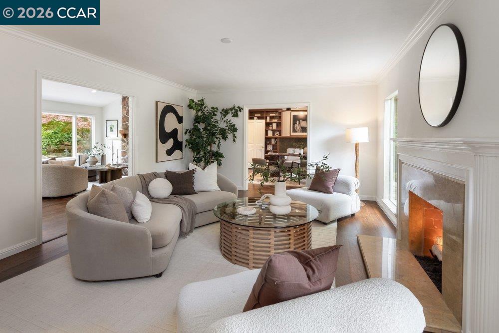 187 Moraga Way