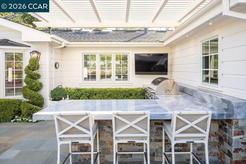 694 Los Palos Dr