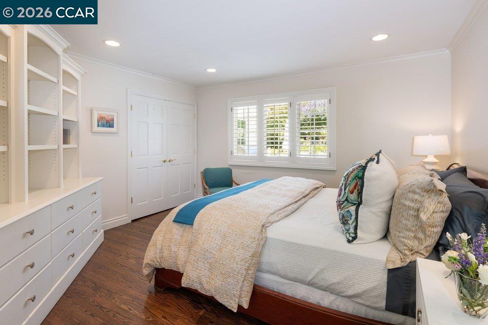 694 Los Palos Dr