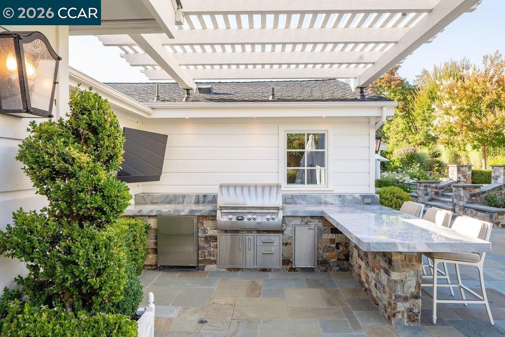694 Los Palos Dr