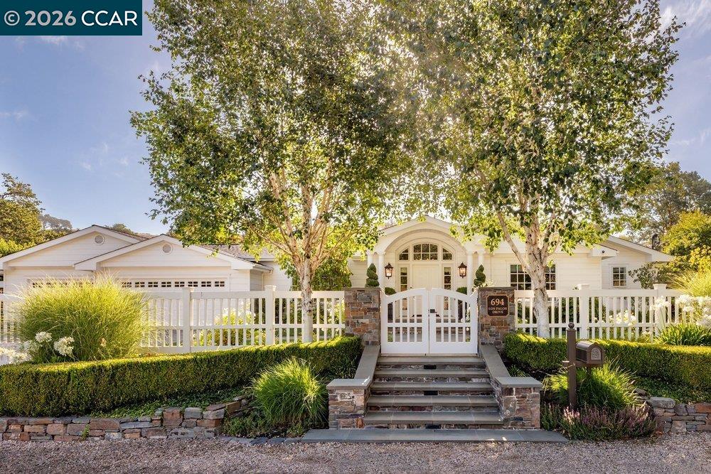694 Los Palos Dr
