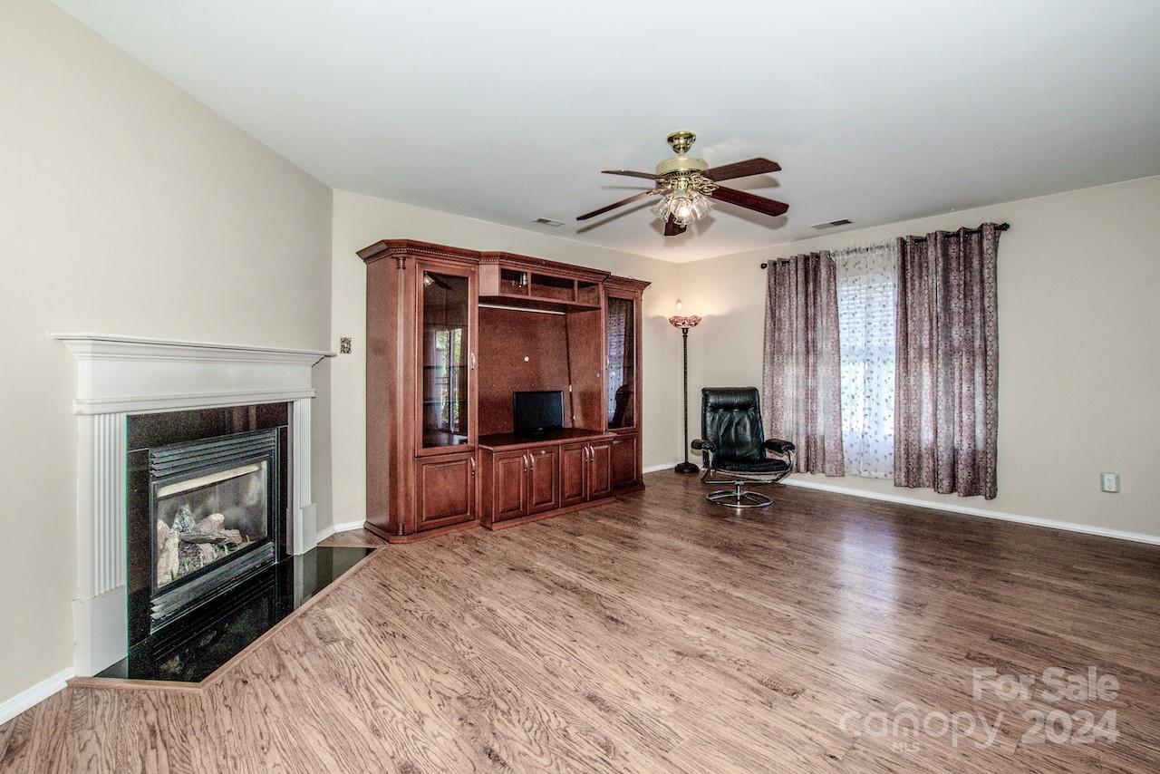9525 Birchcroft Lane