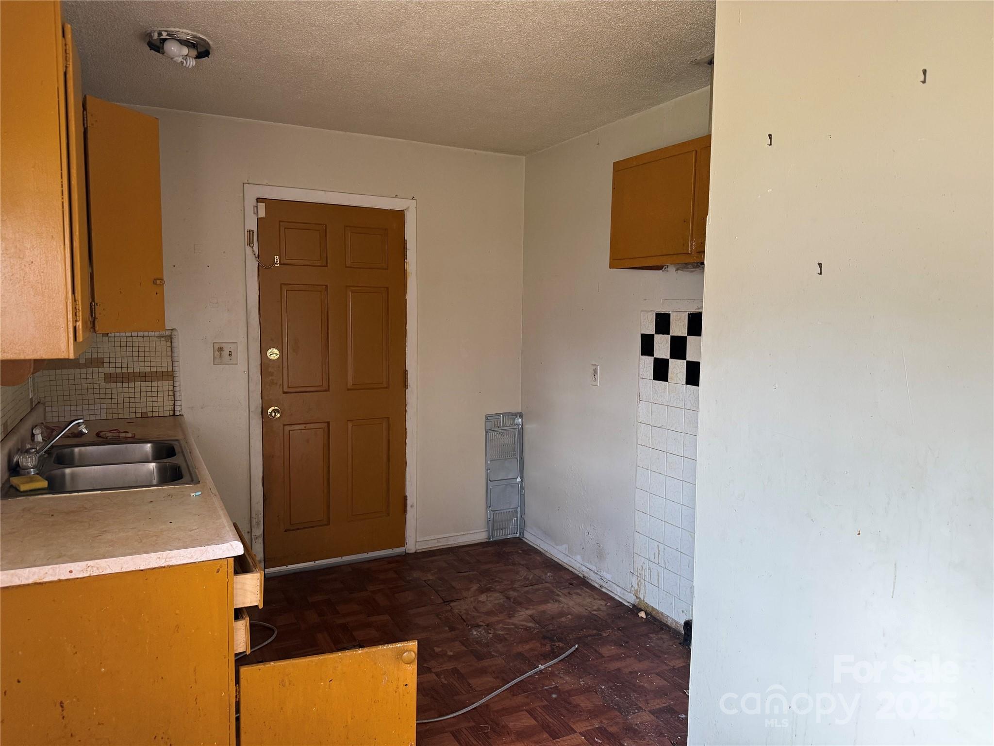 1424 Montana Drive