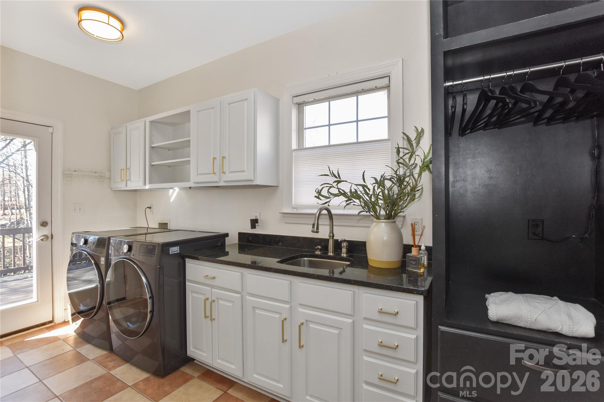 8127 Grahamson Lane