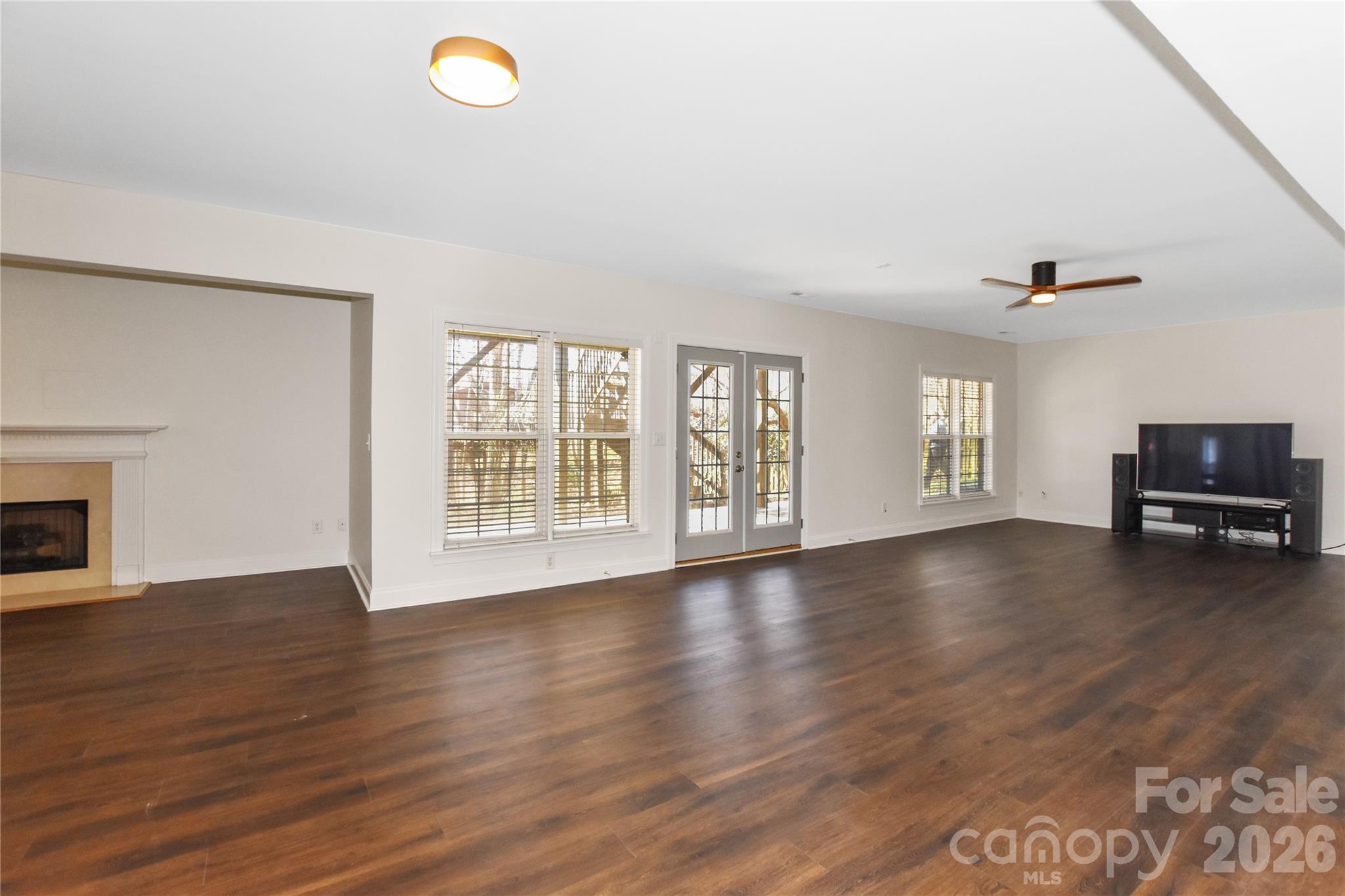 8127 Grahamson Lane