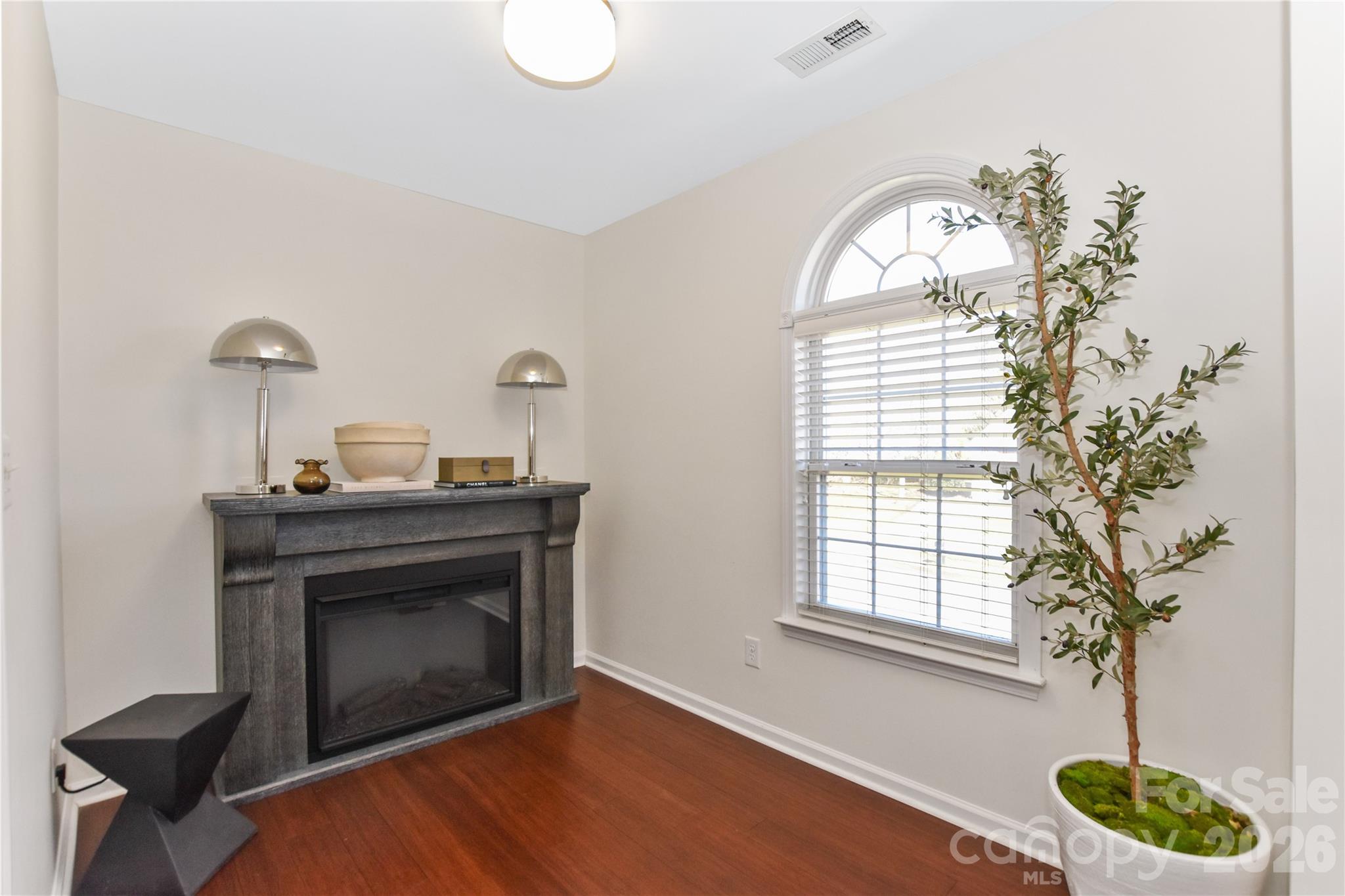 8127 Grahamson Lane