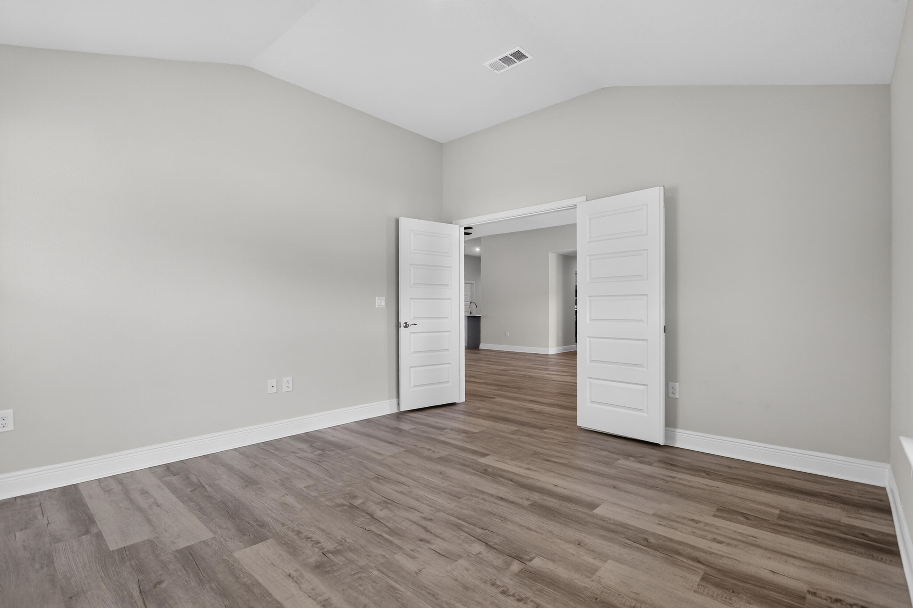 5823 Crestlake Drive