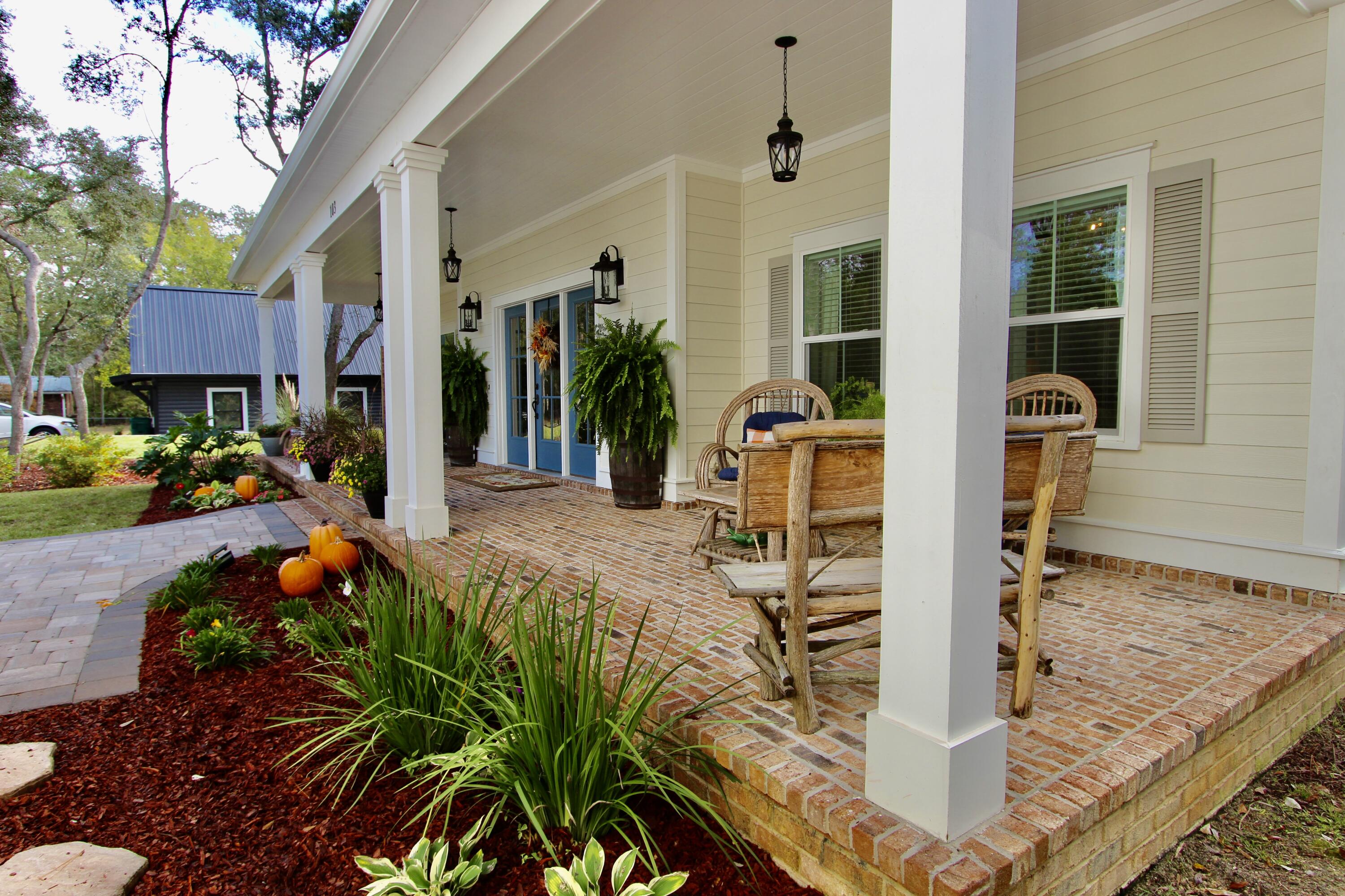 103 W Bayou Forest Drive