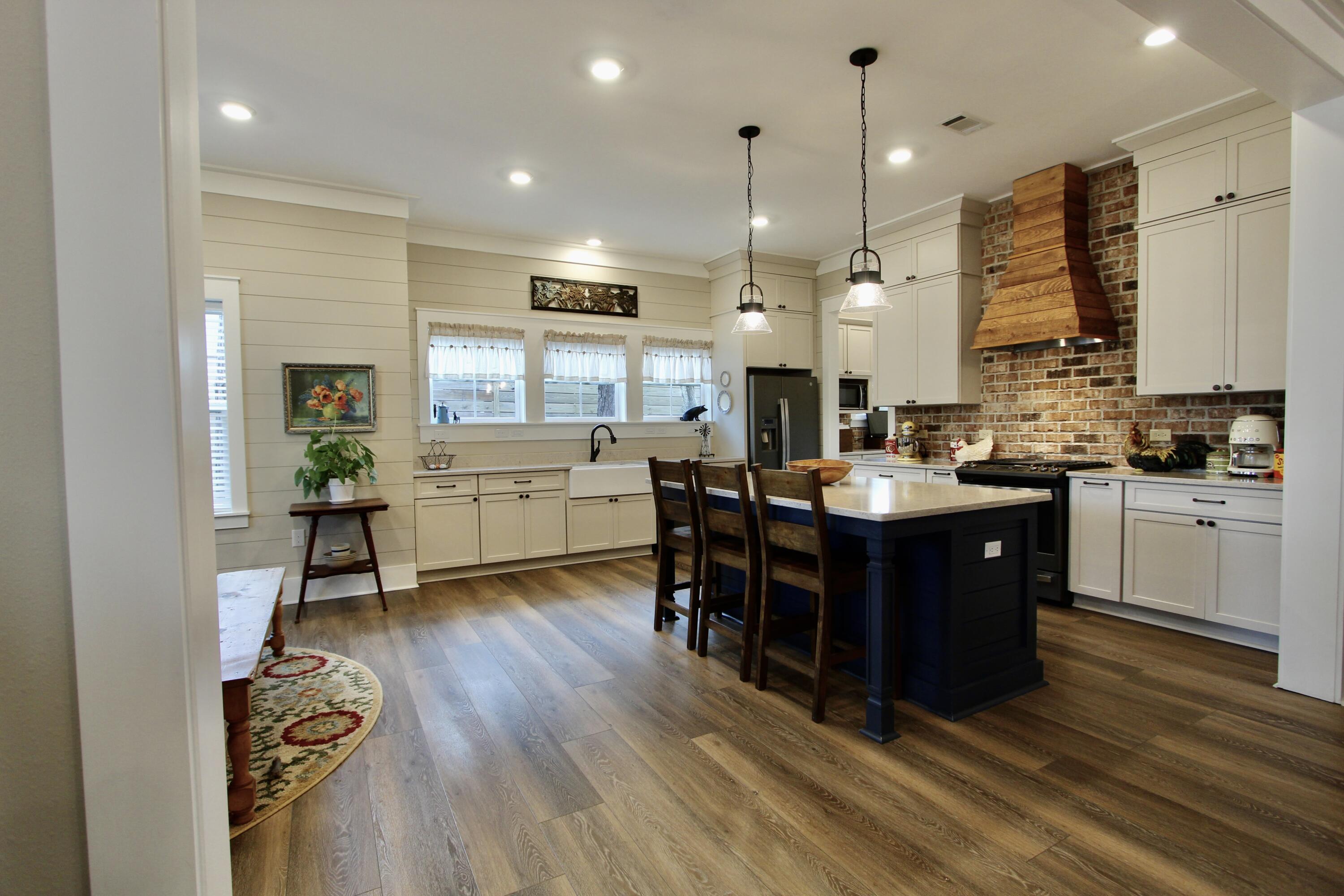 103 W Bayou Forest Drive