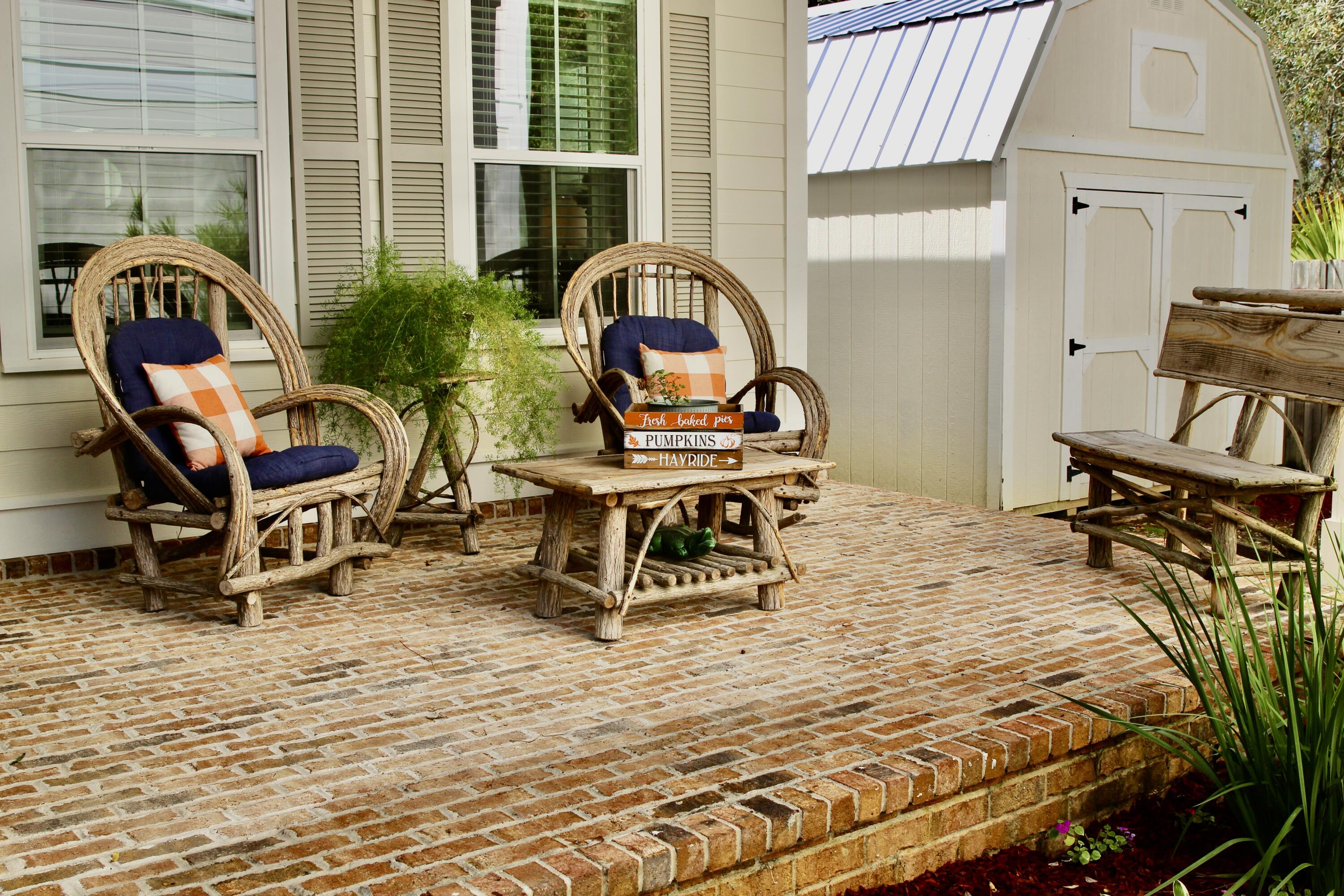 103 W Bayou Forest Drive