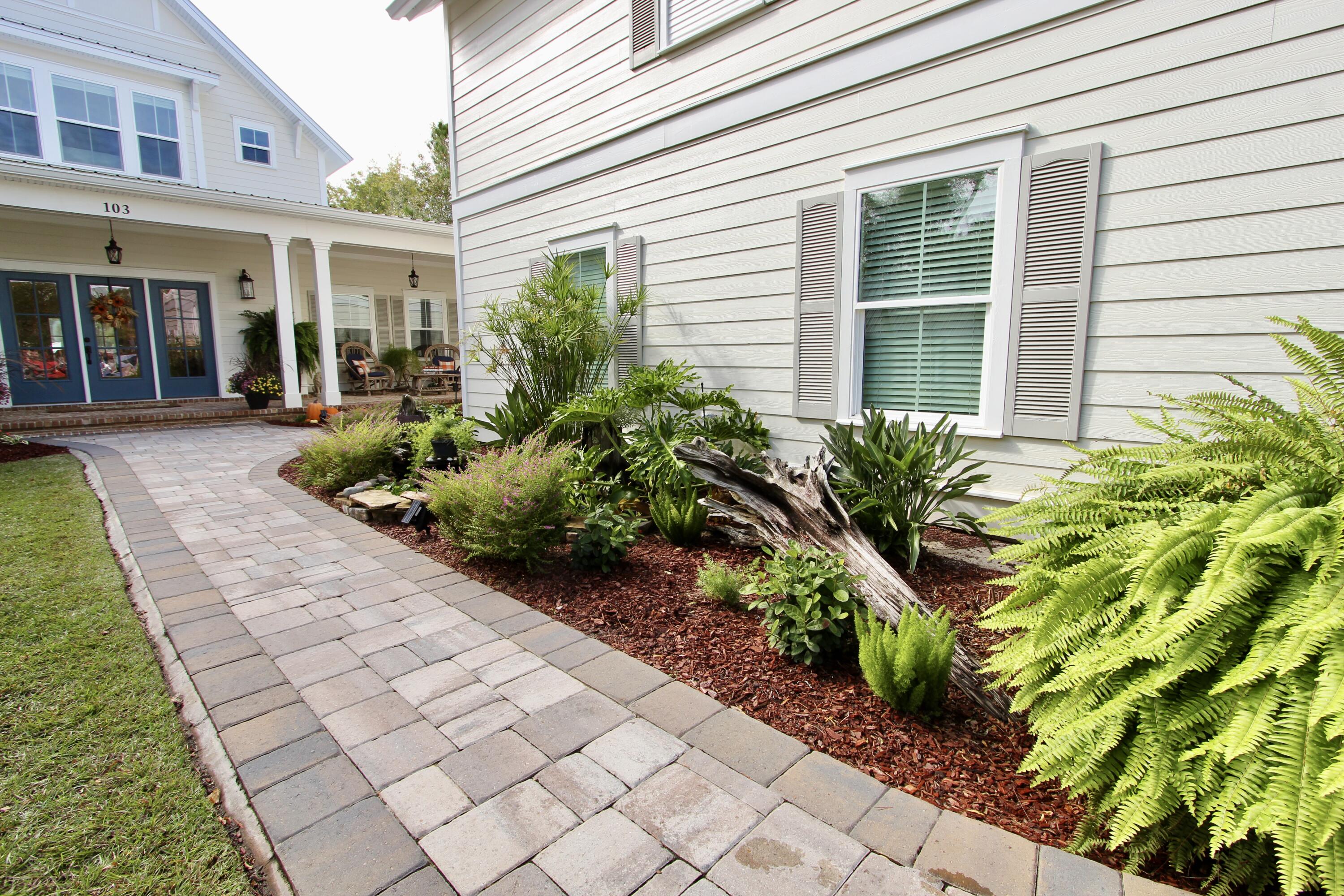 103 W Bayou Forest Drive