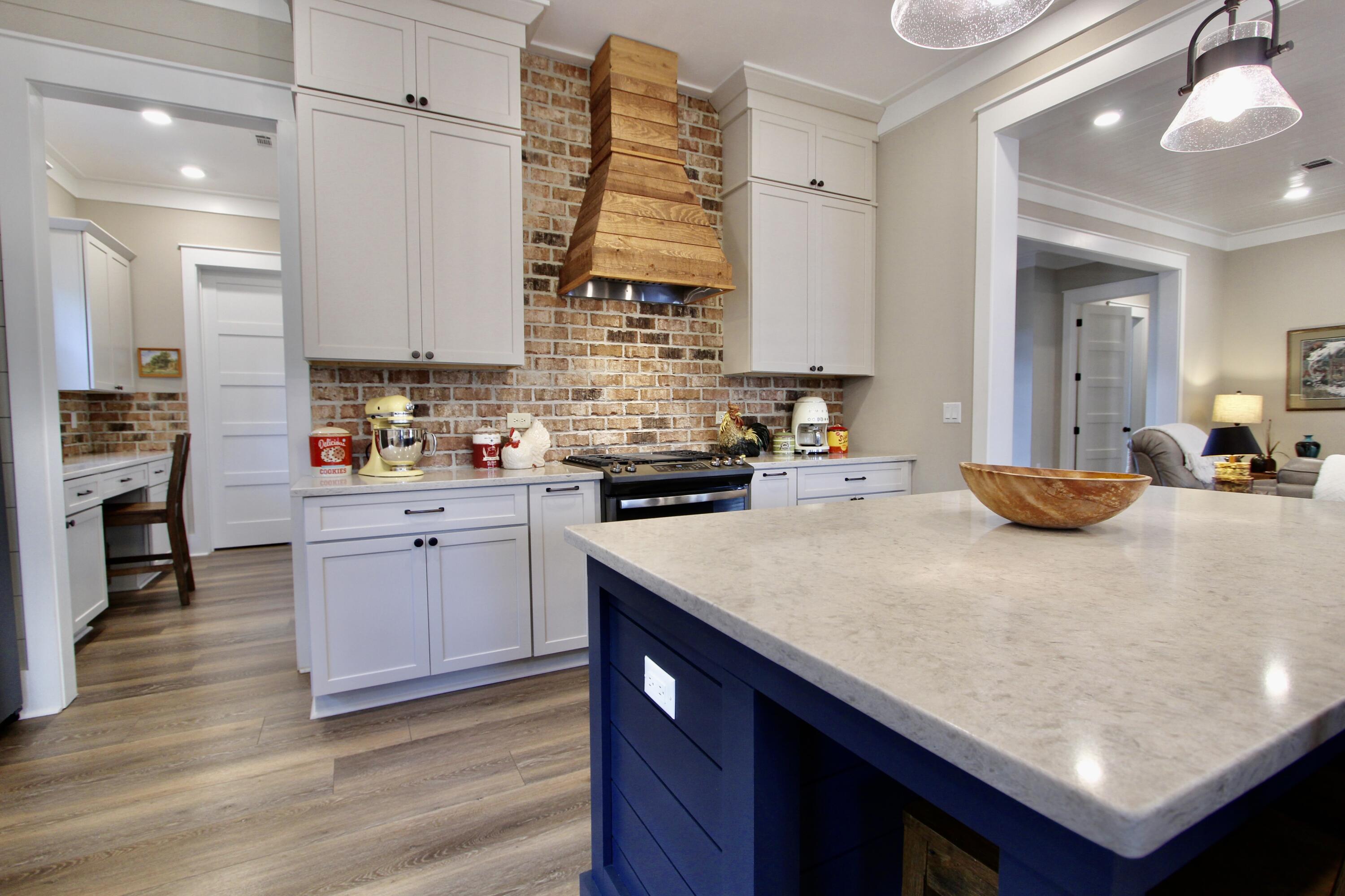 103 W Bayou Forest Drive