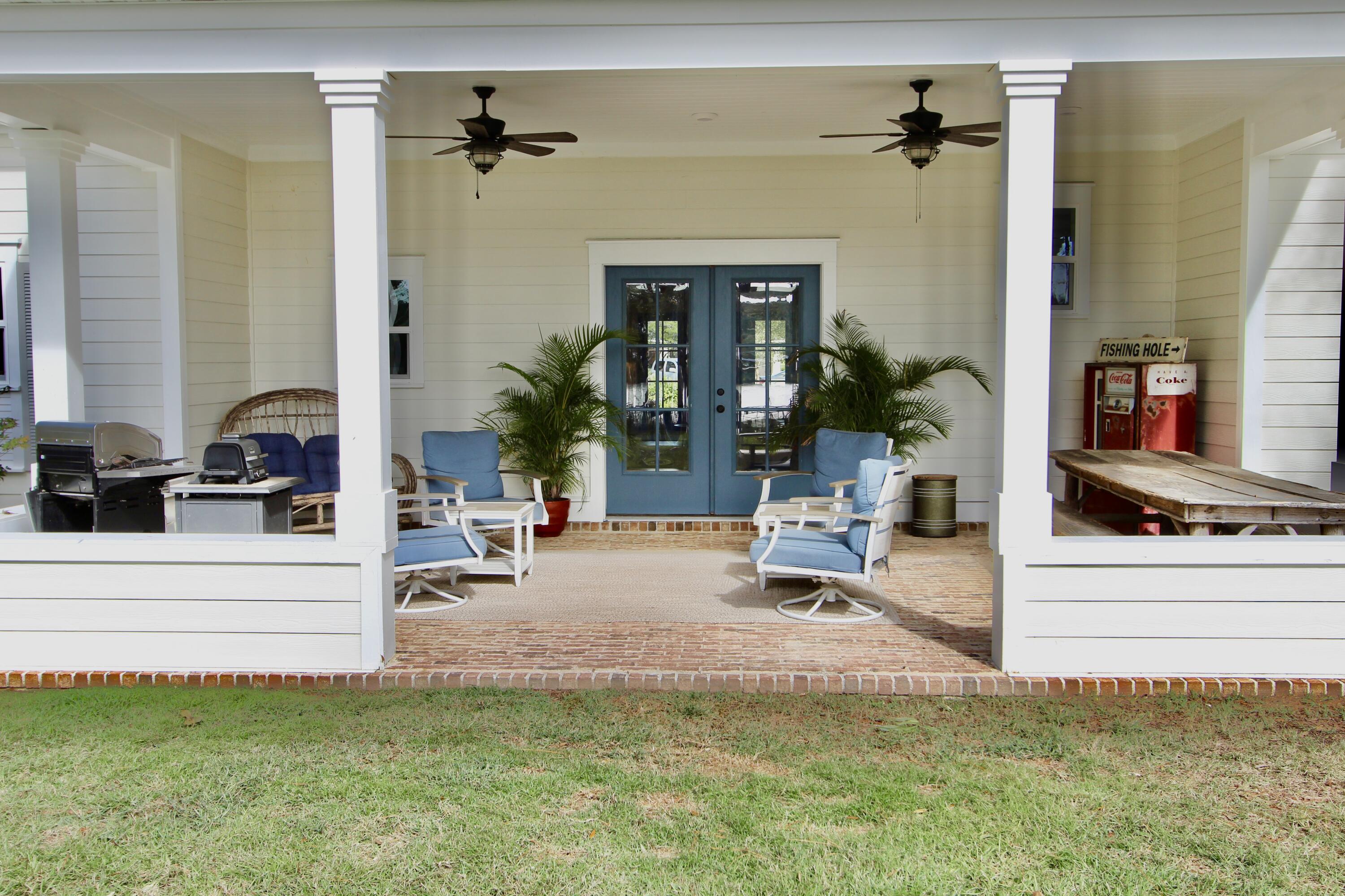 103 W Bayou Forest Drive