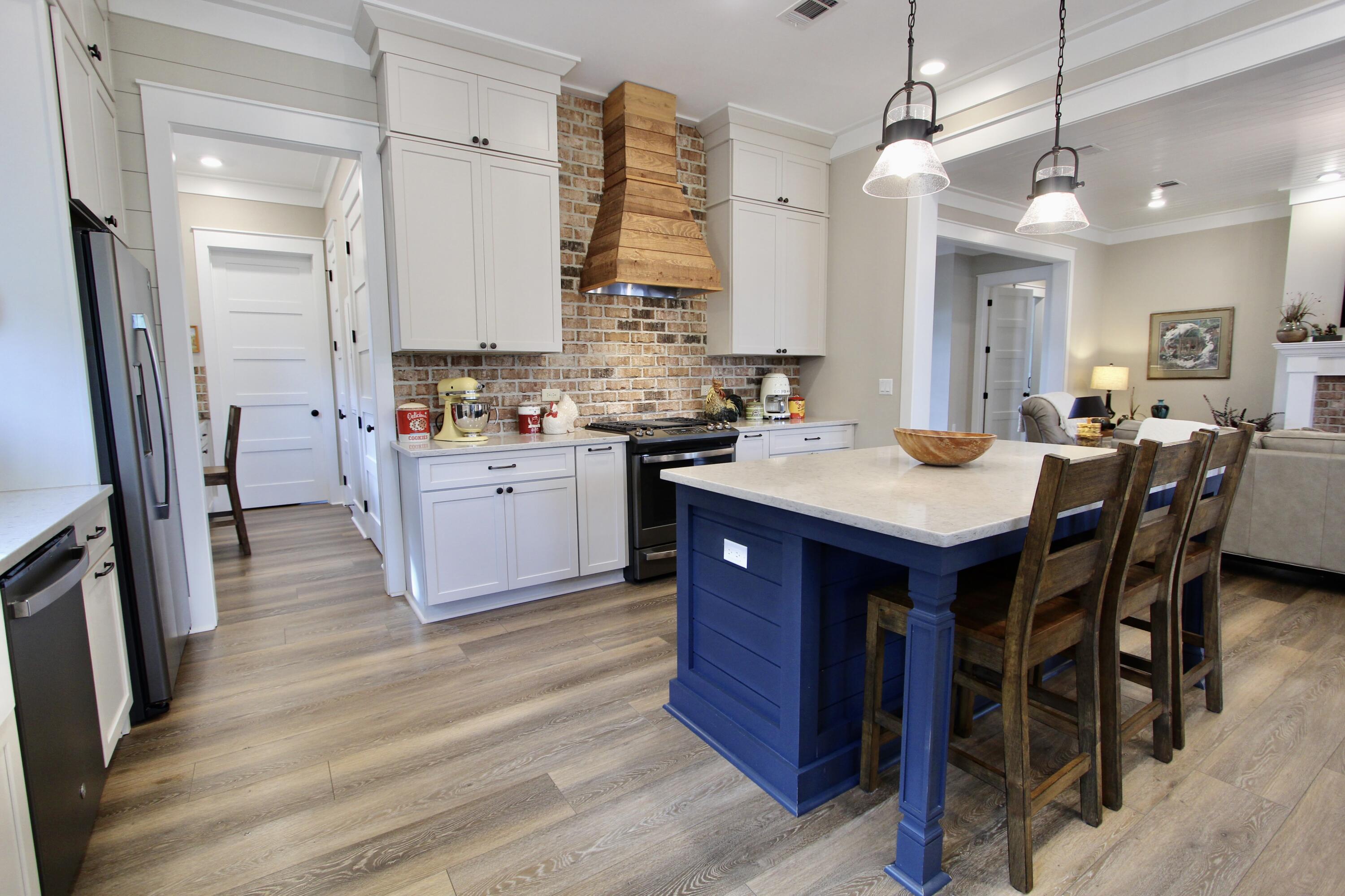 103 W Bayou Forest Drive