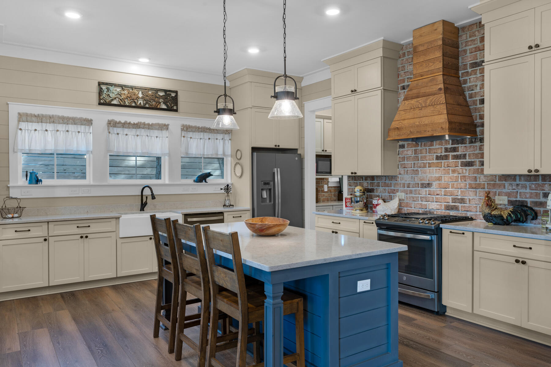 103 W Bayou Forest Drive