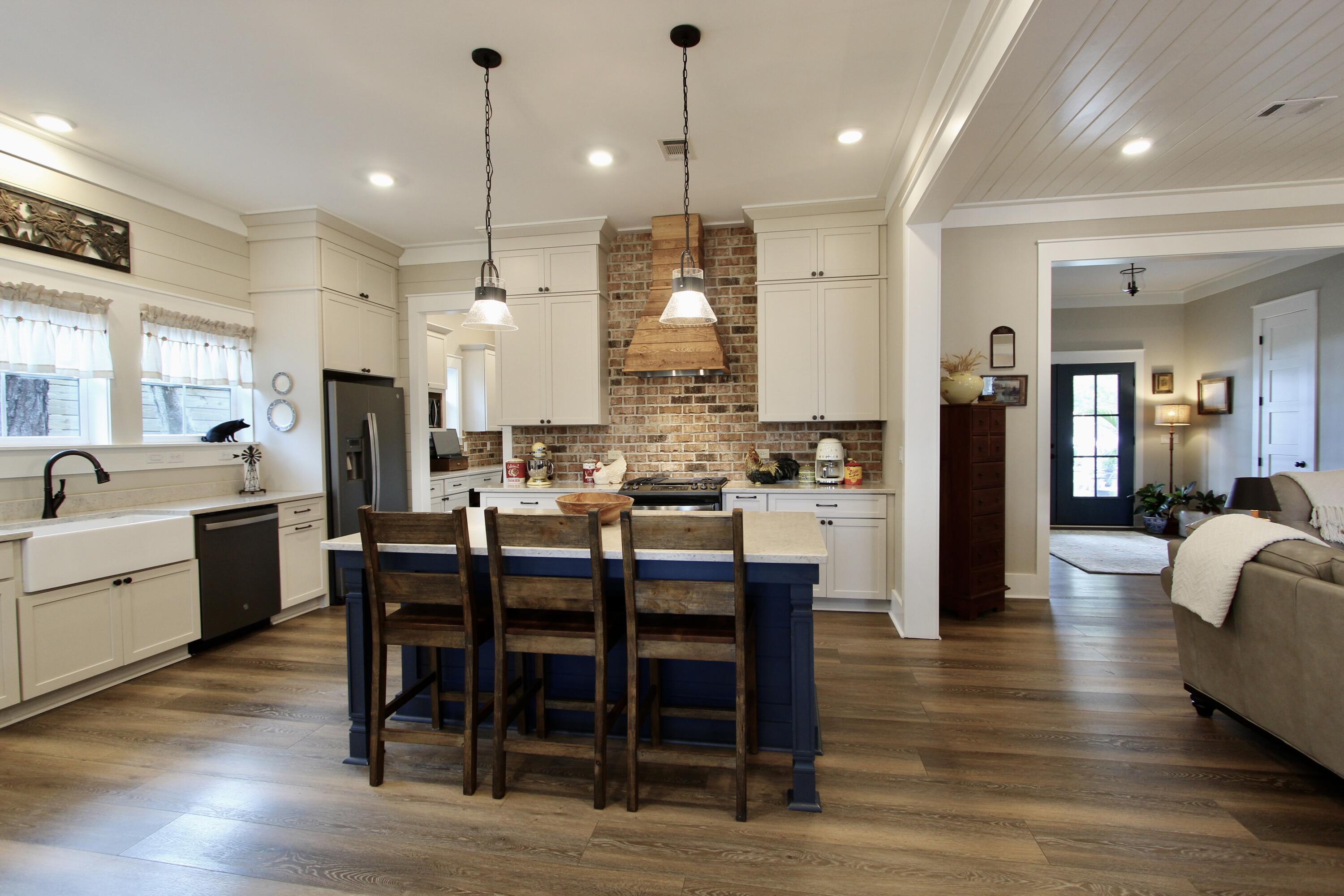 103 W Bayou Forest Drive