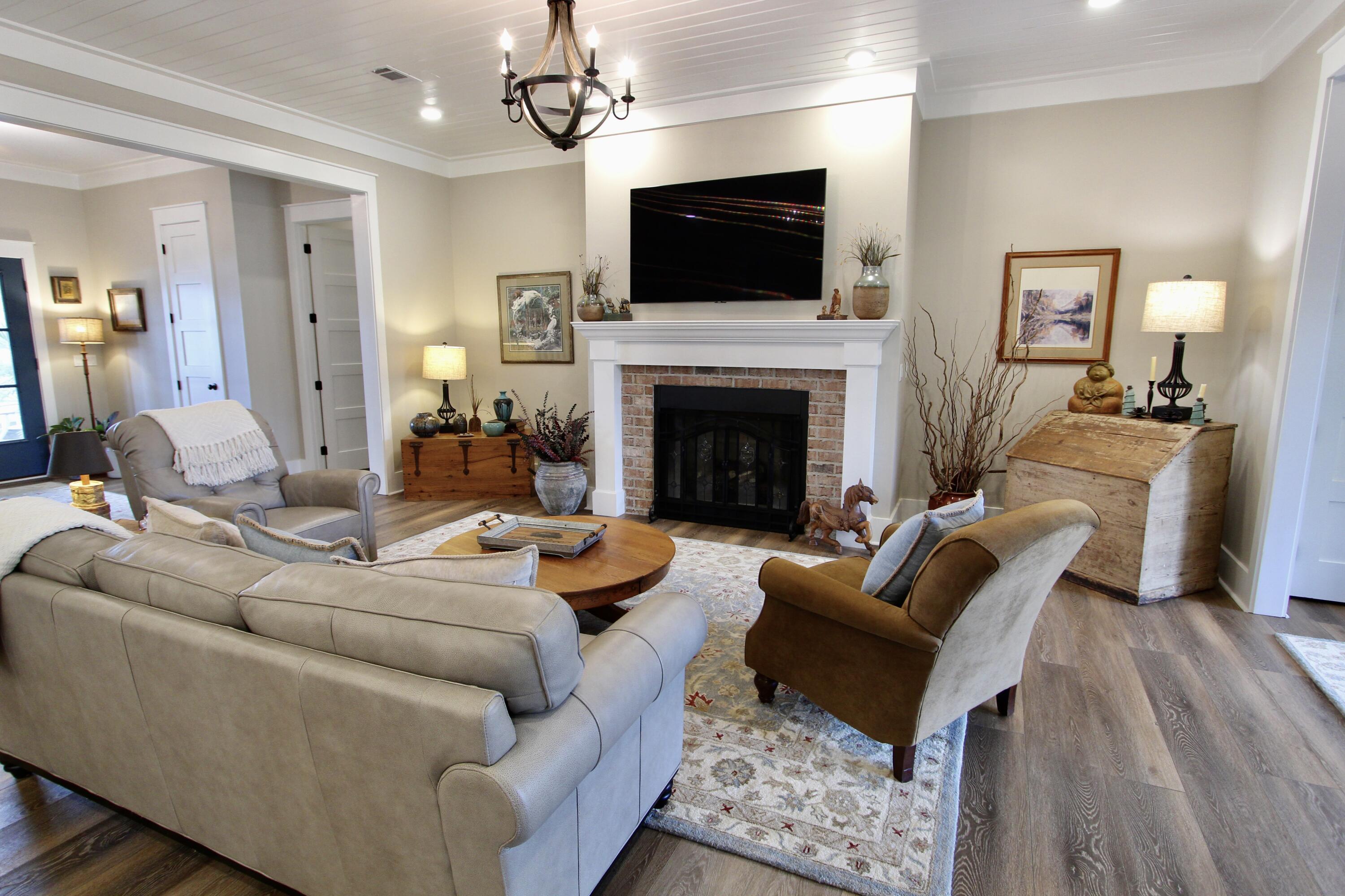 103 W Bayou Forest Drive