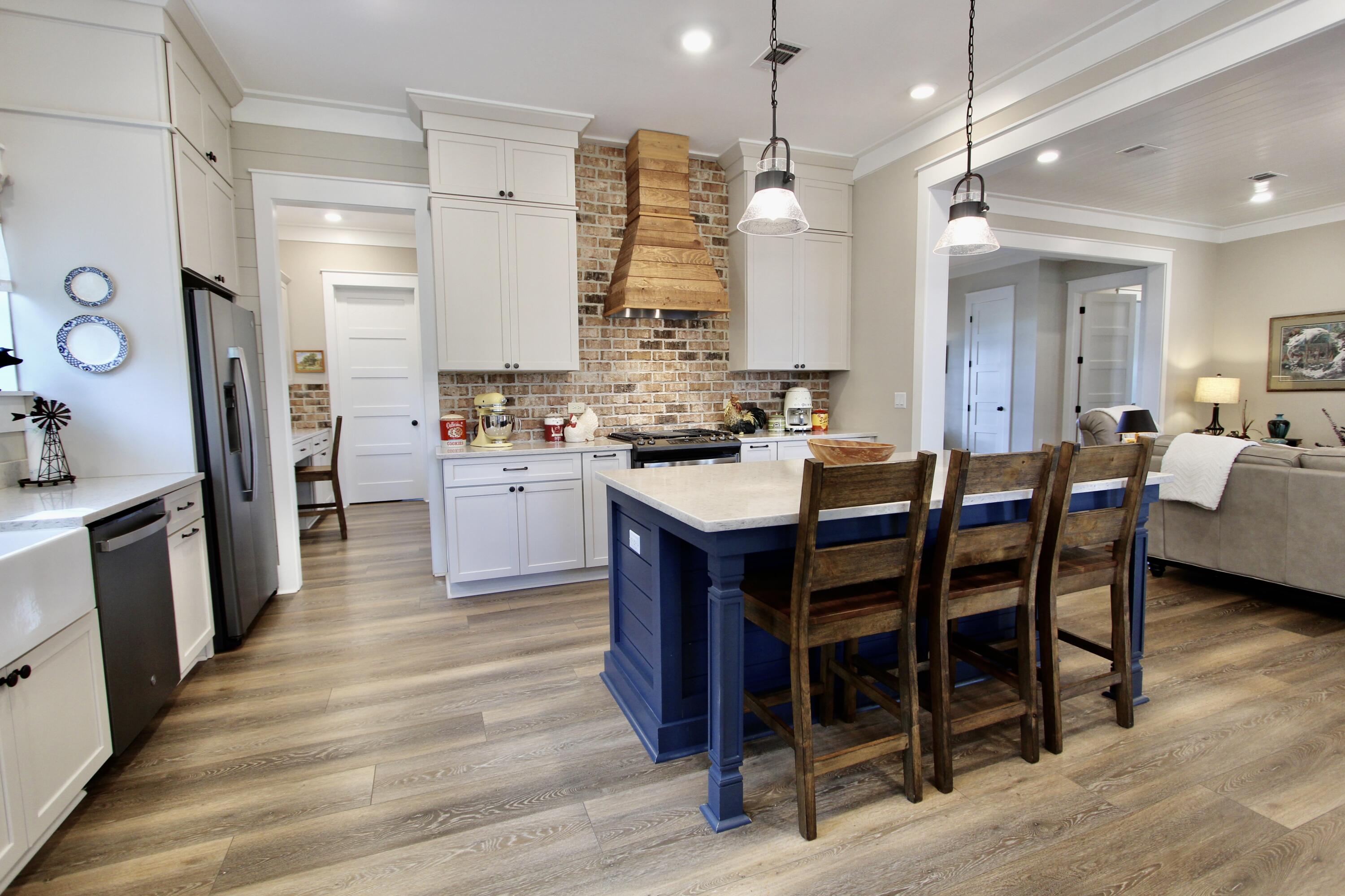 103 W Bayou Forest Drive