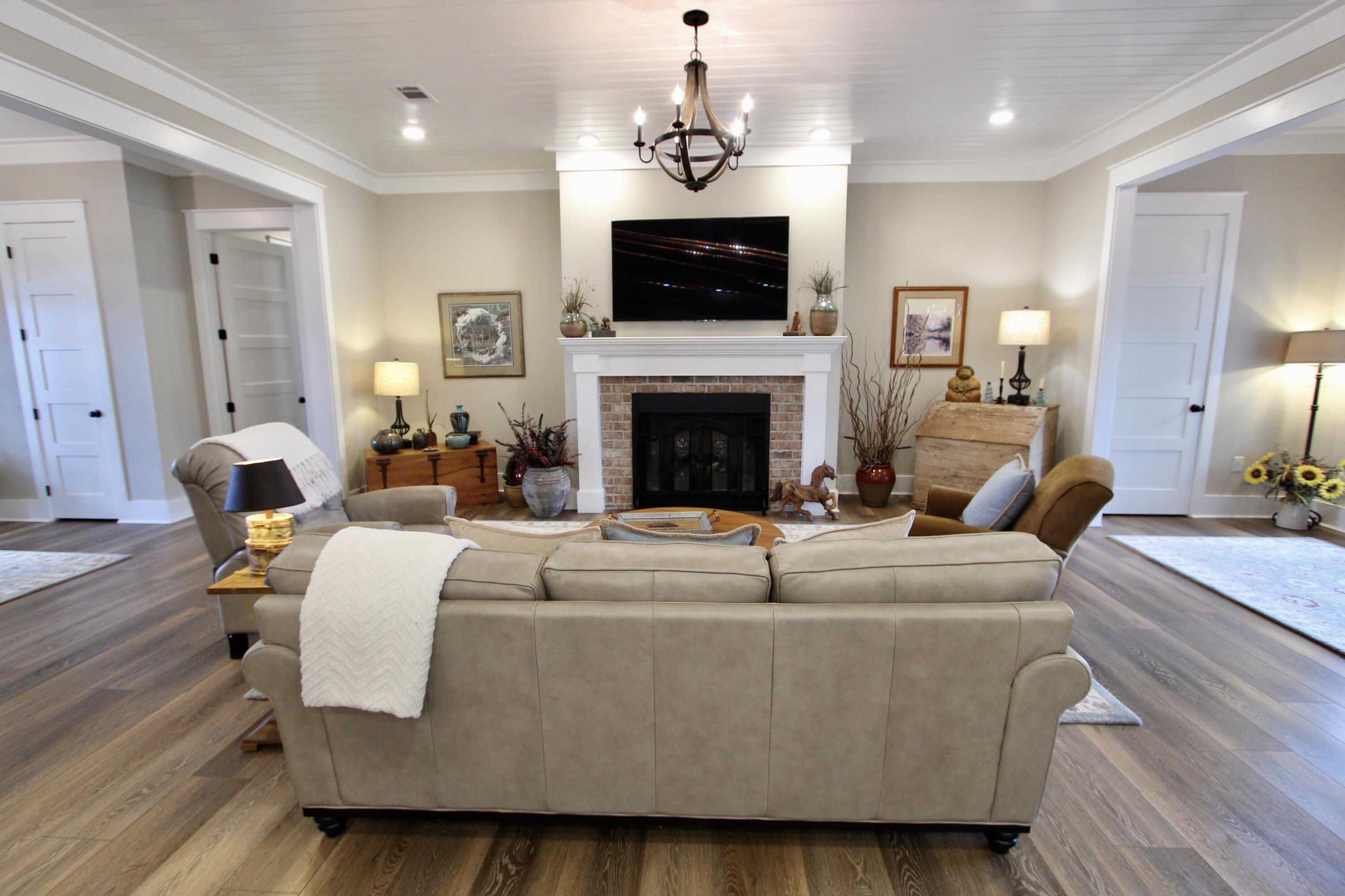 103 W Bayou Forest Drive