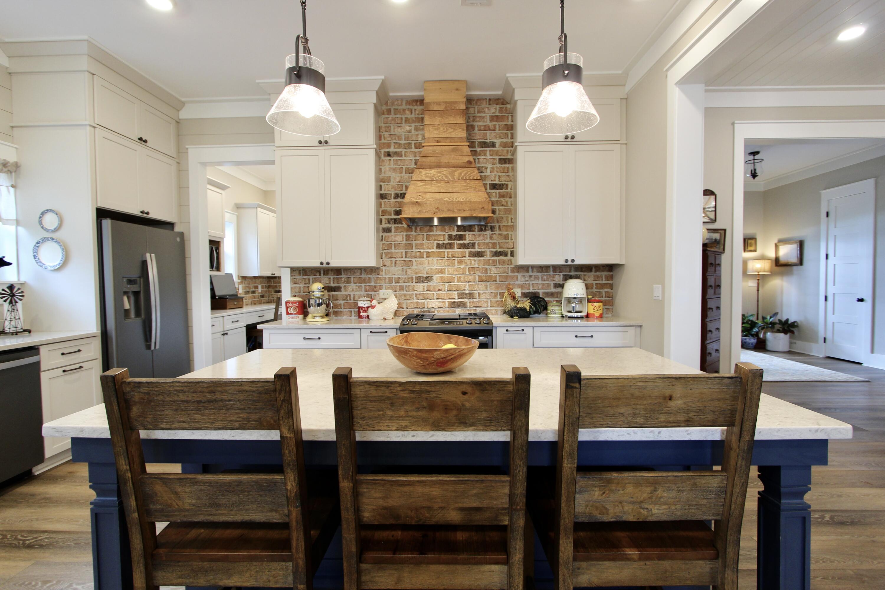 103 W Bayou Forest Drive