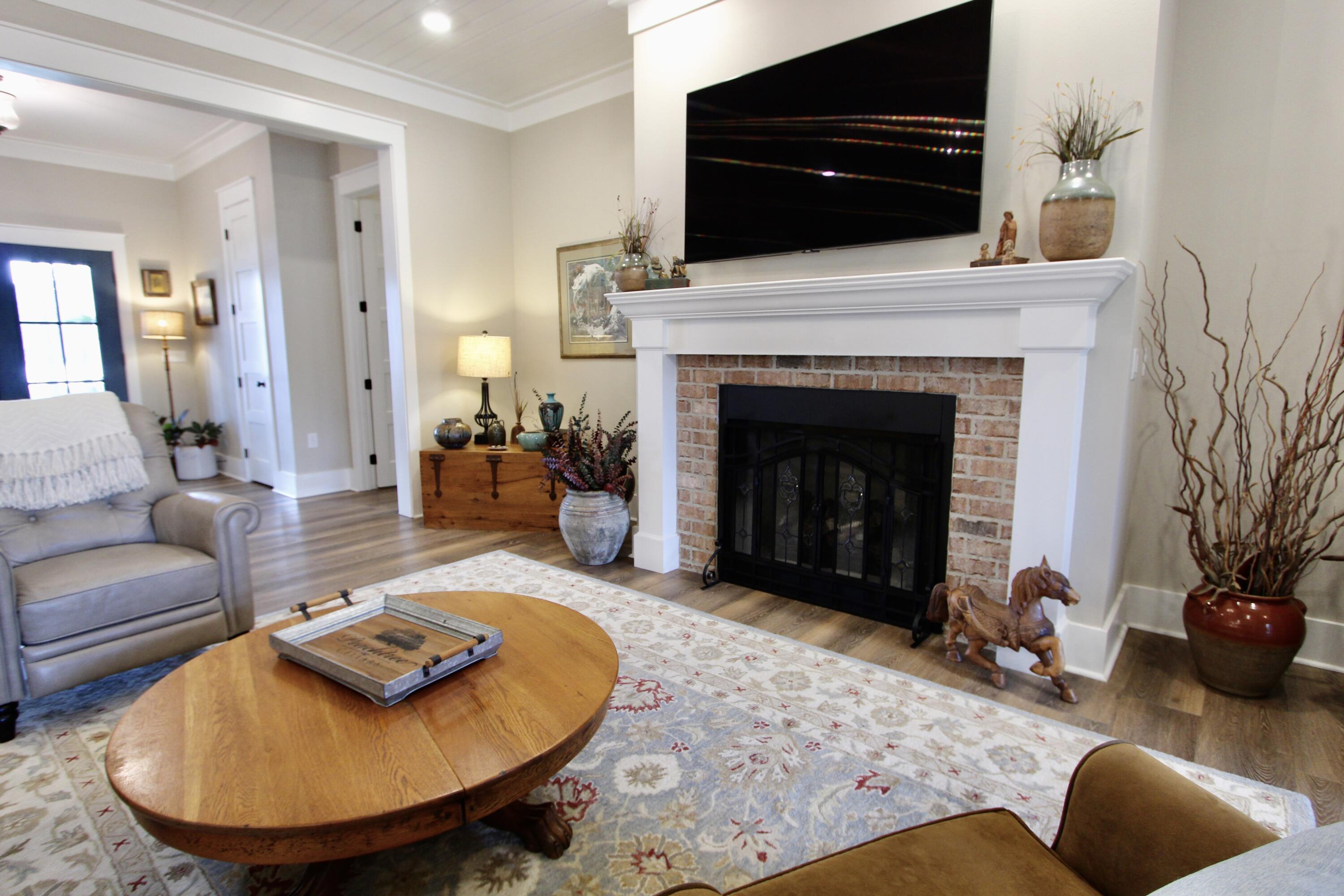 103 W Bayou Forest Drive