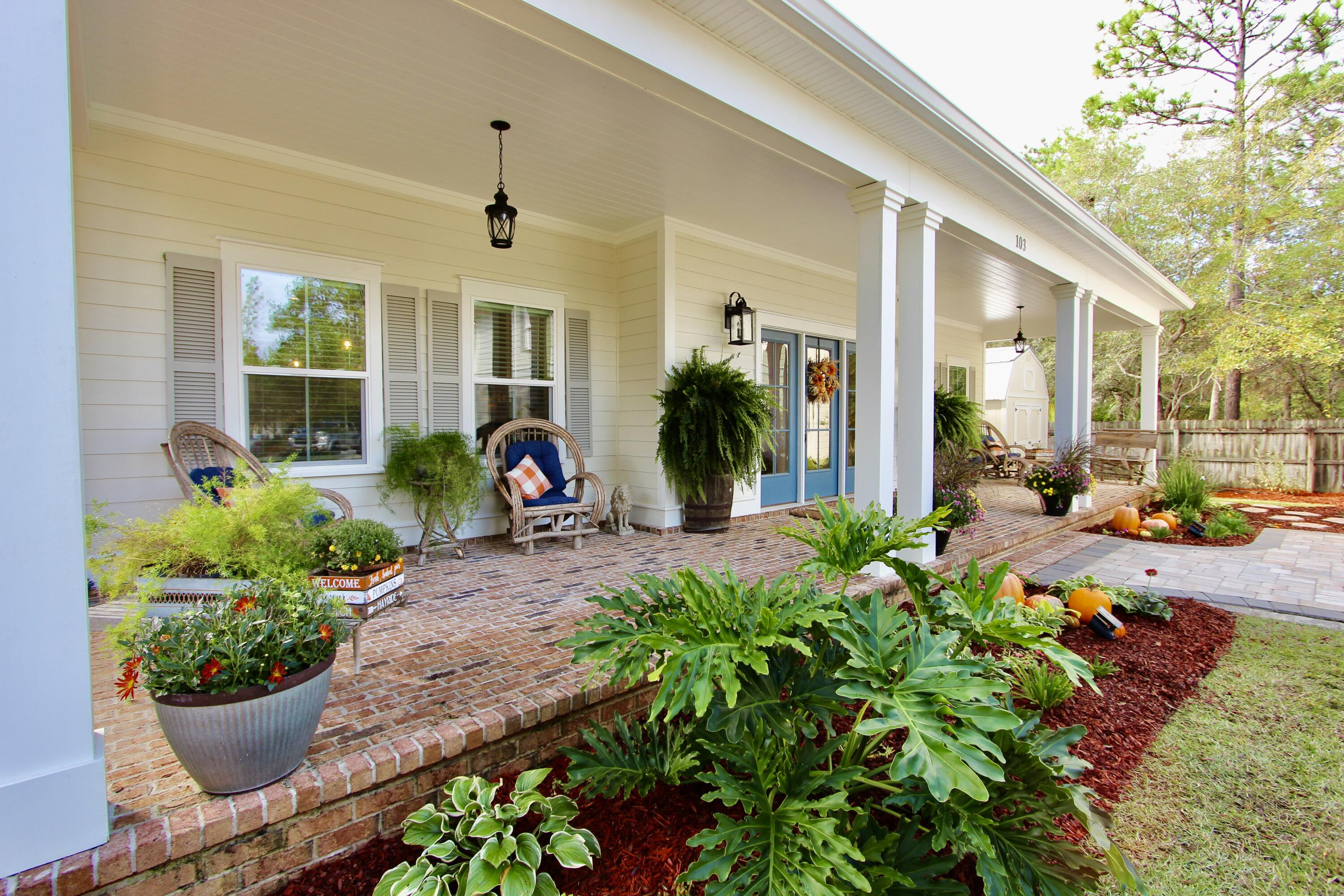 103 W Bayou Forest Drive