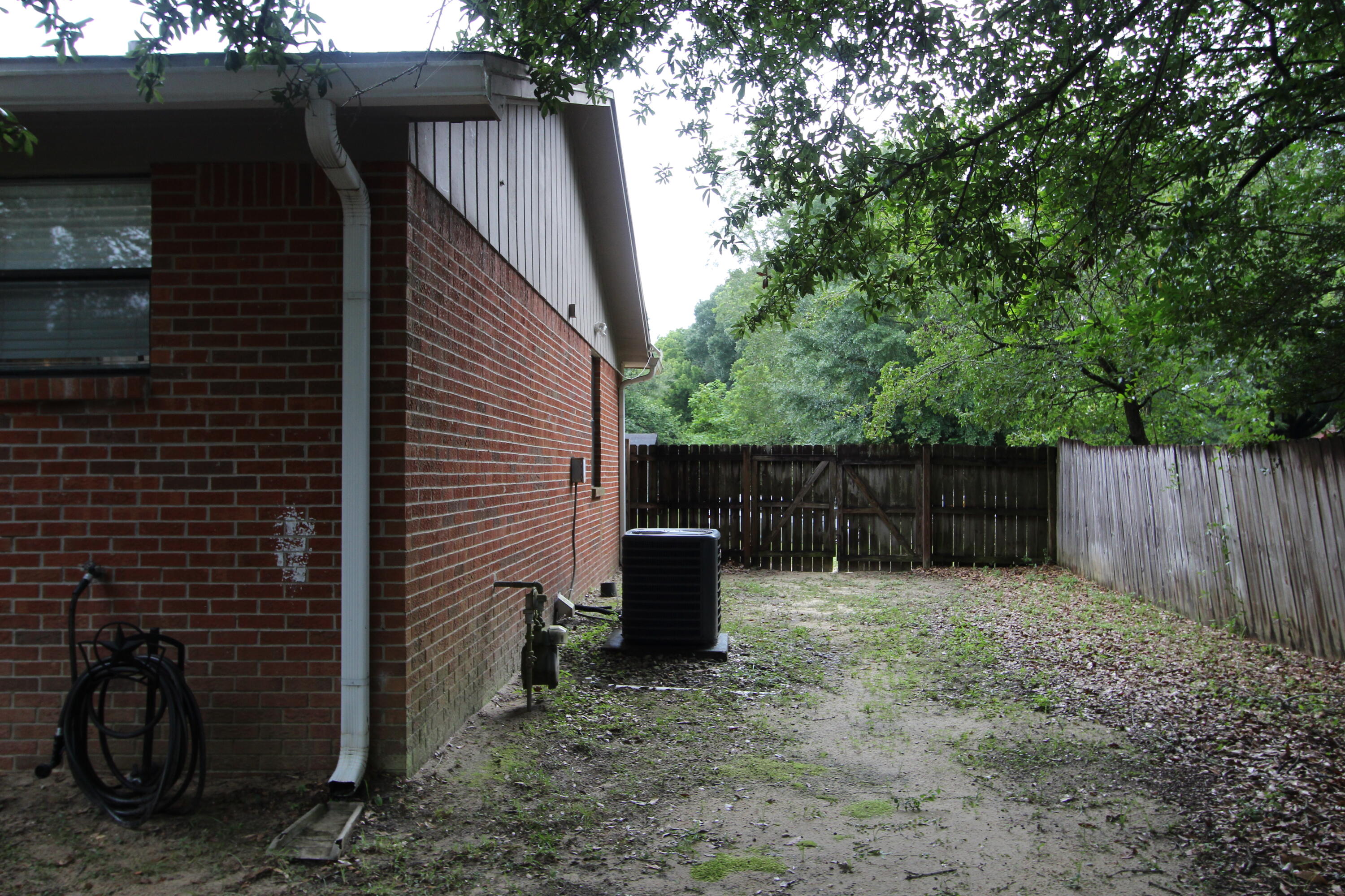 393 Crossland Street