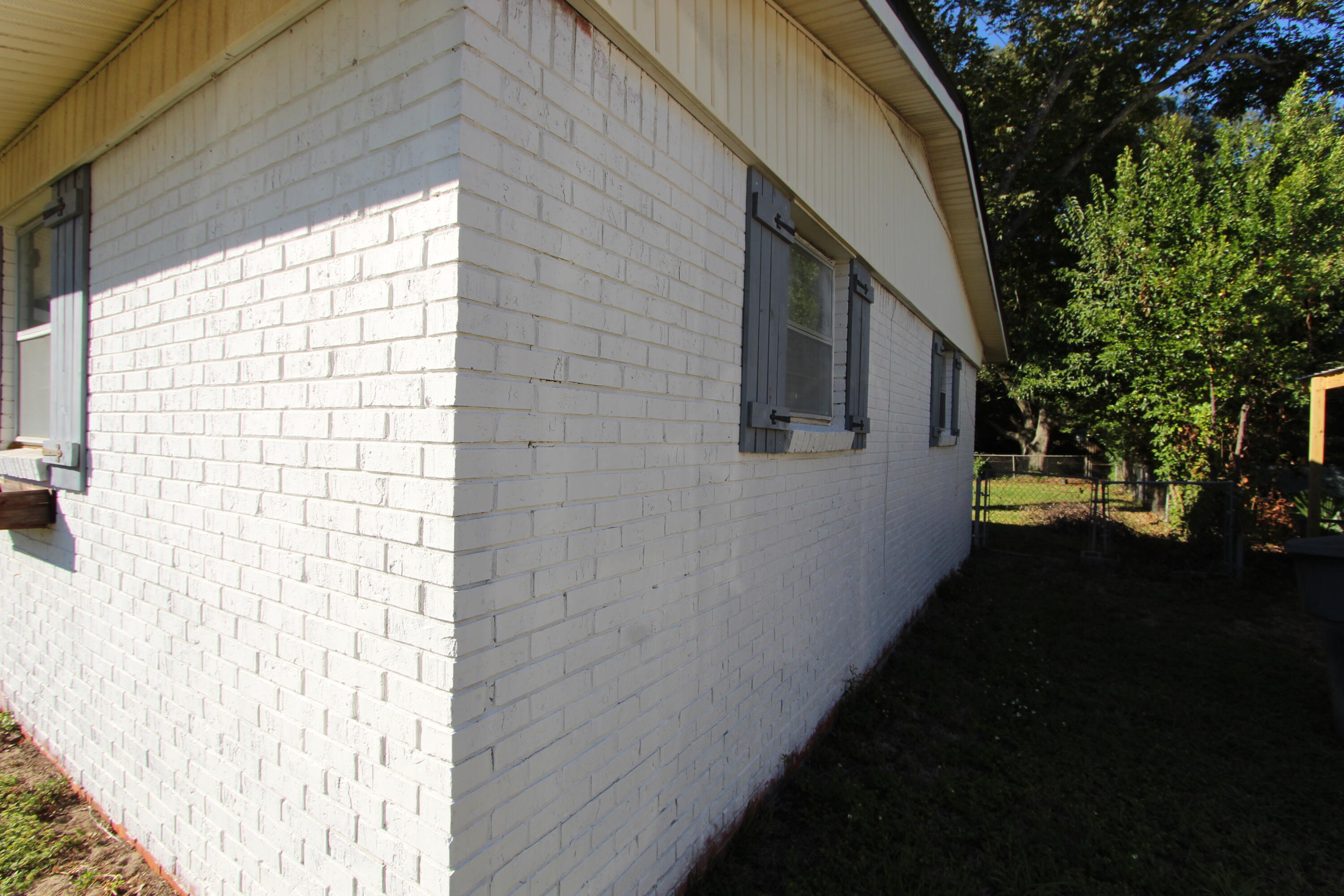 41 NW Moriarty Street