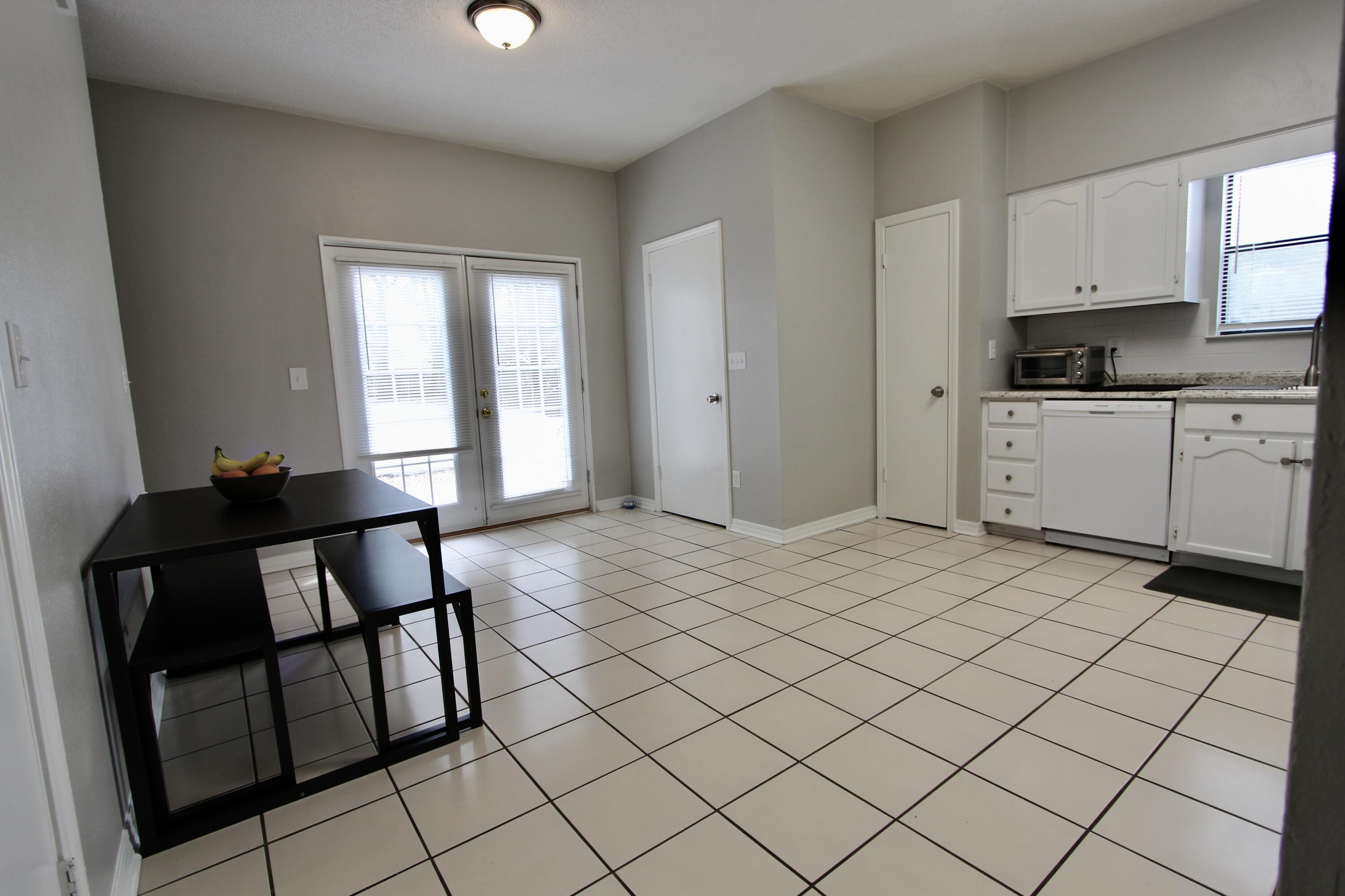 205 Marquette Street 4