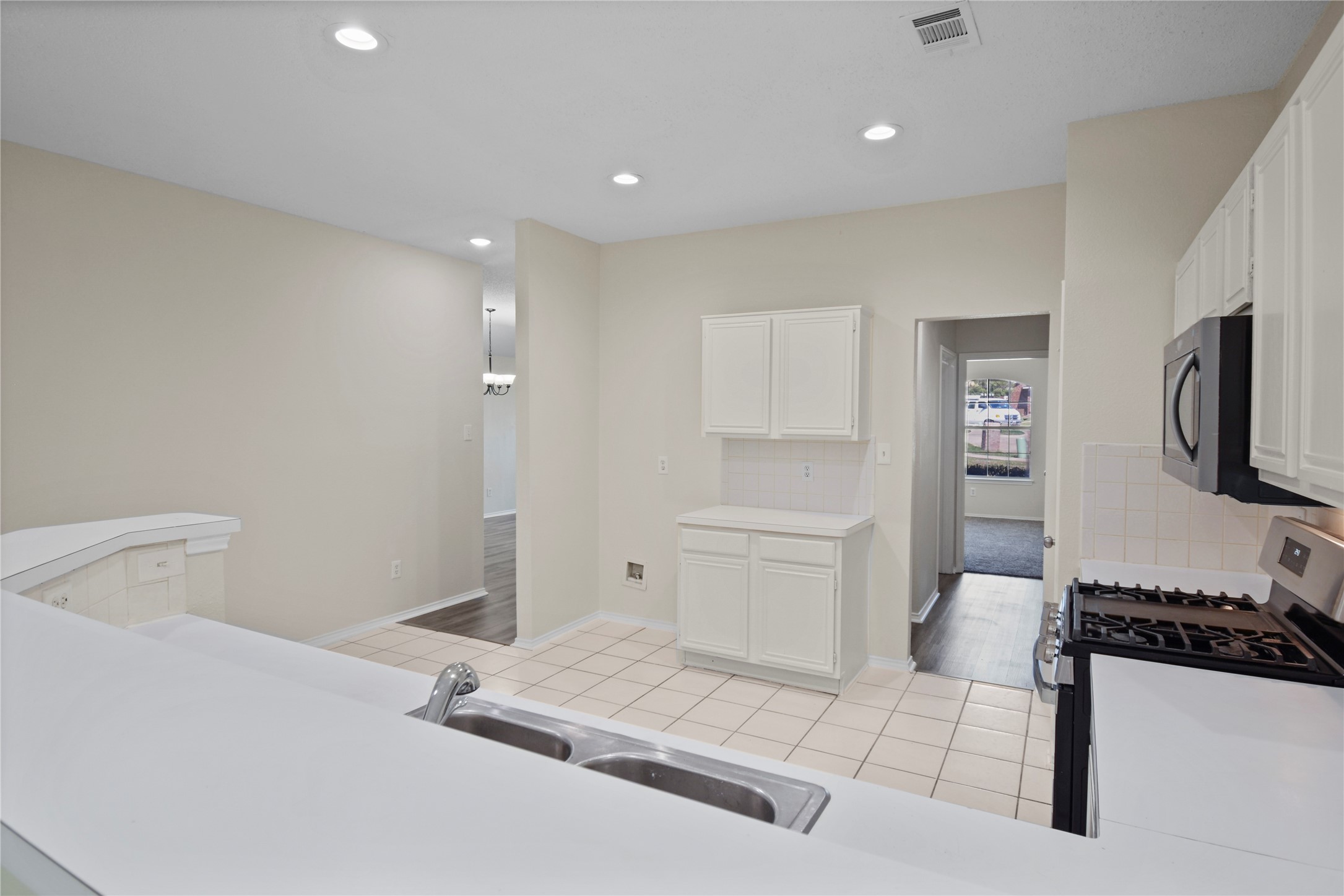 6225 Lennox Lane