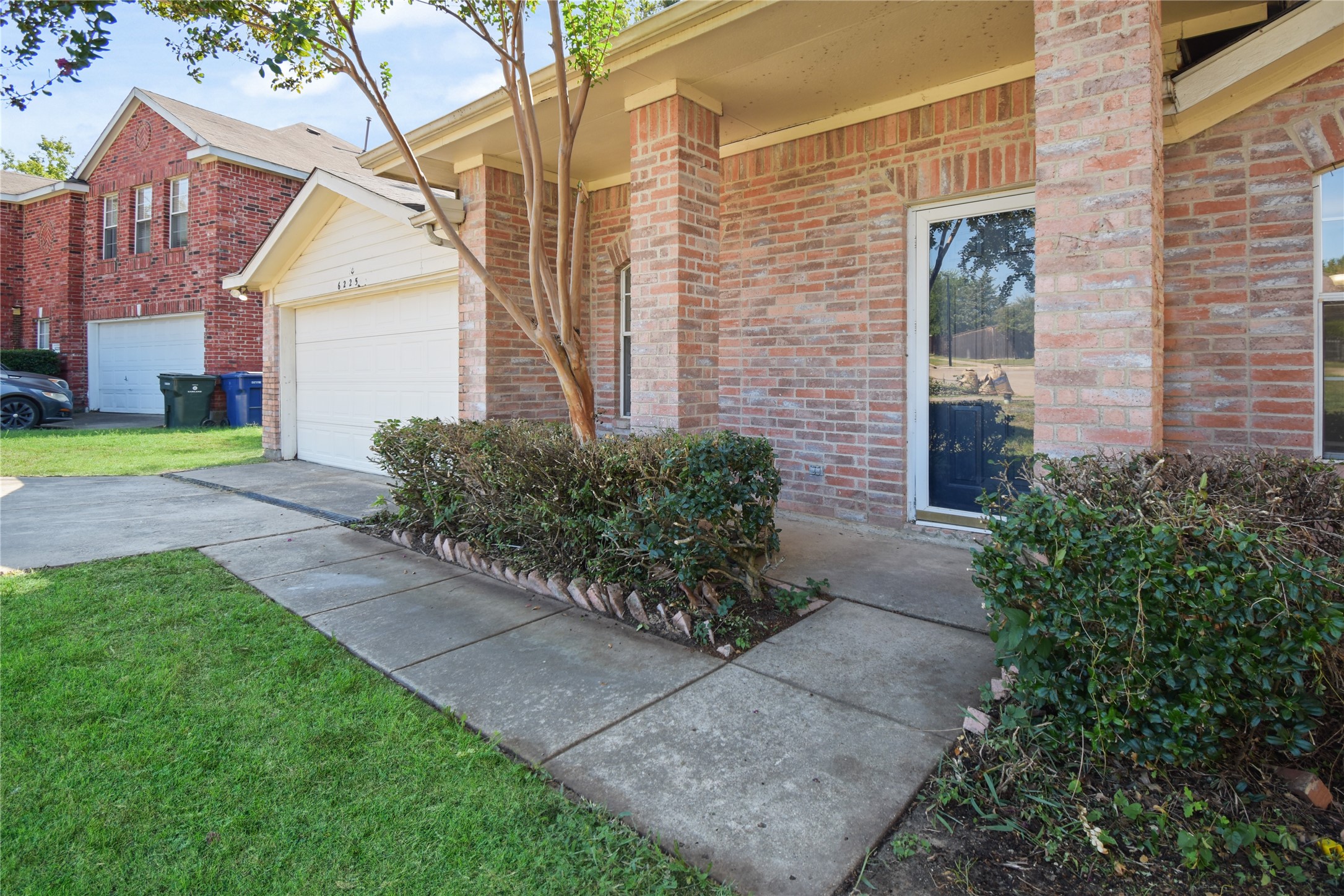 6225 Lennox Lane