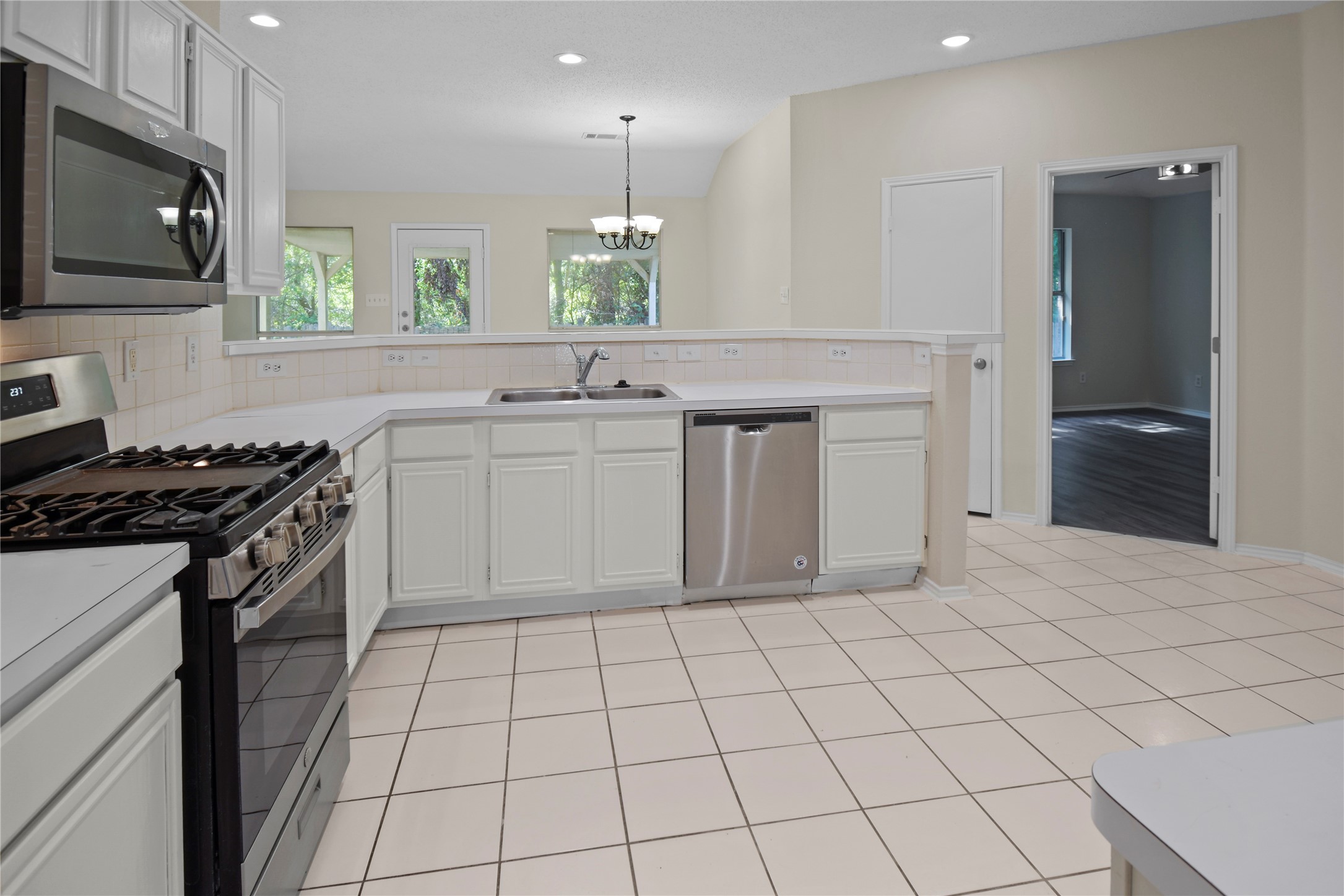 6225 Lennox Lane
