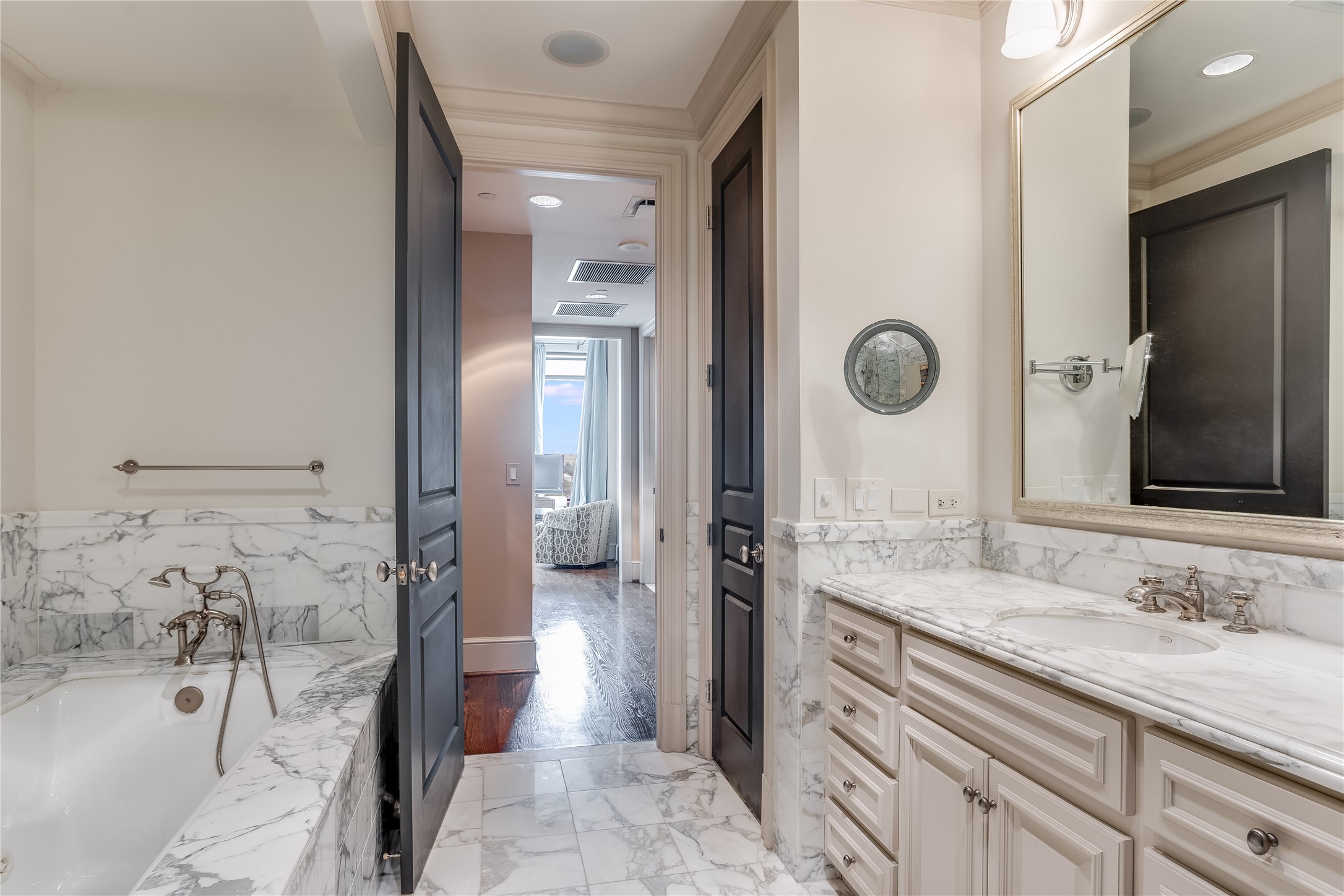 3505 Turtle Creek Boulevard 9E