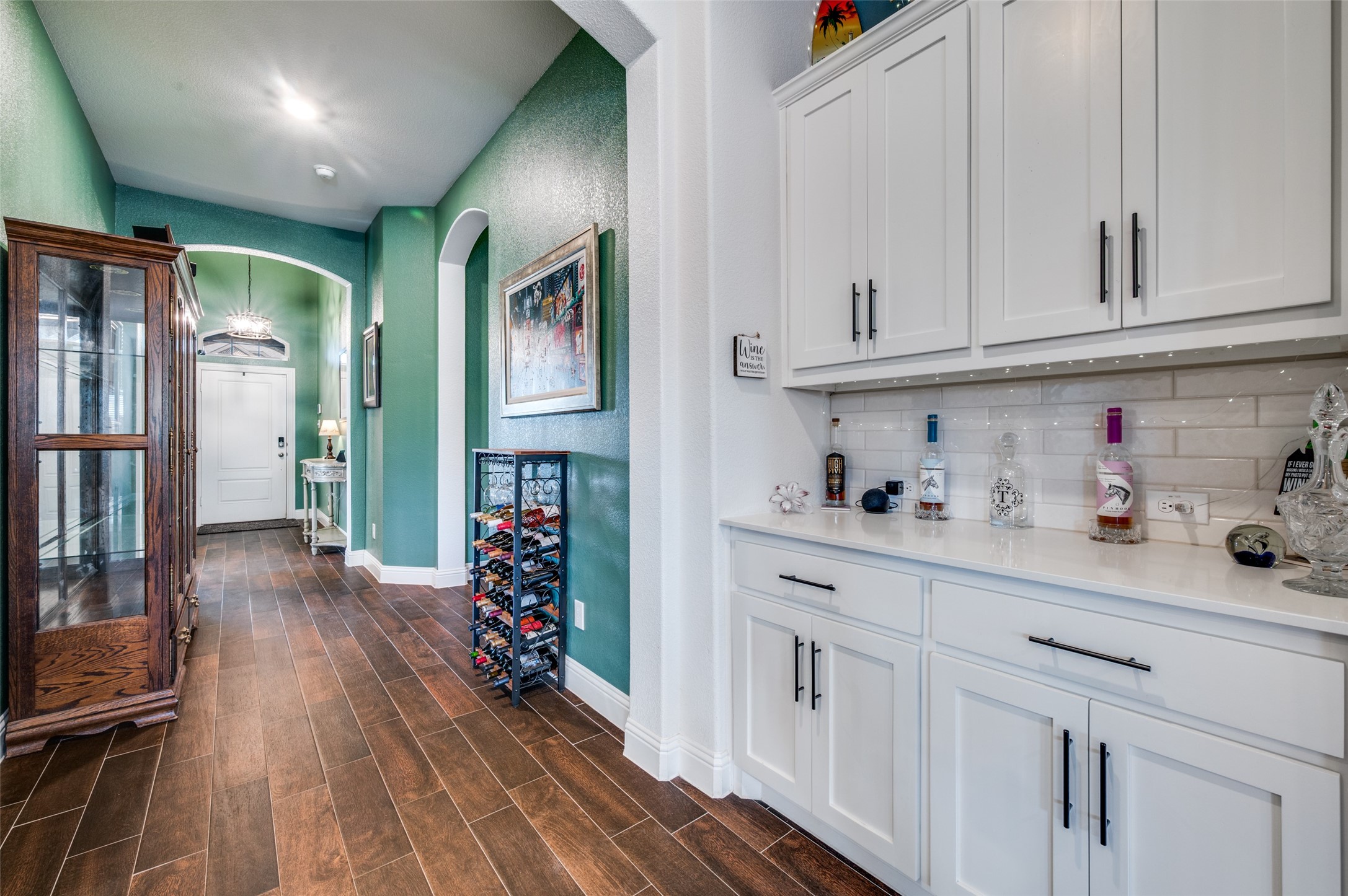 2901 Log Cabin Drive