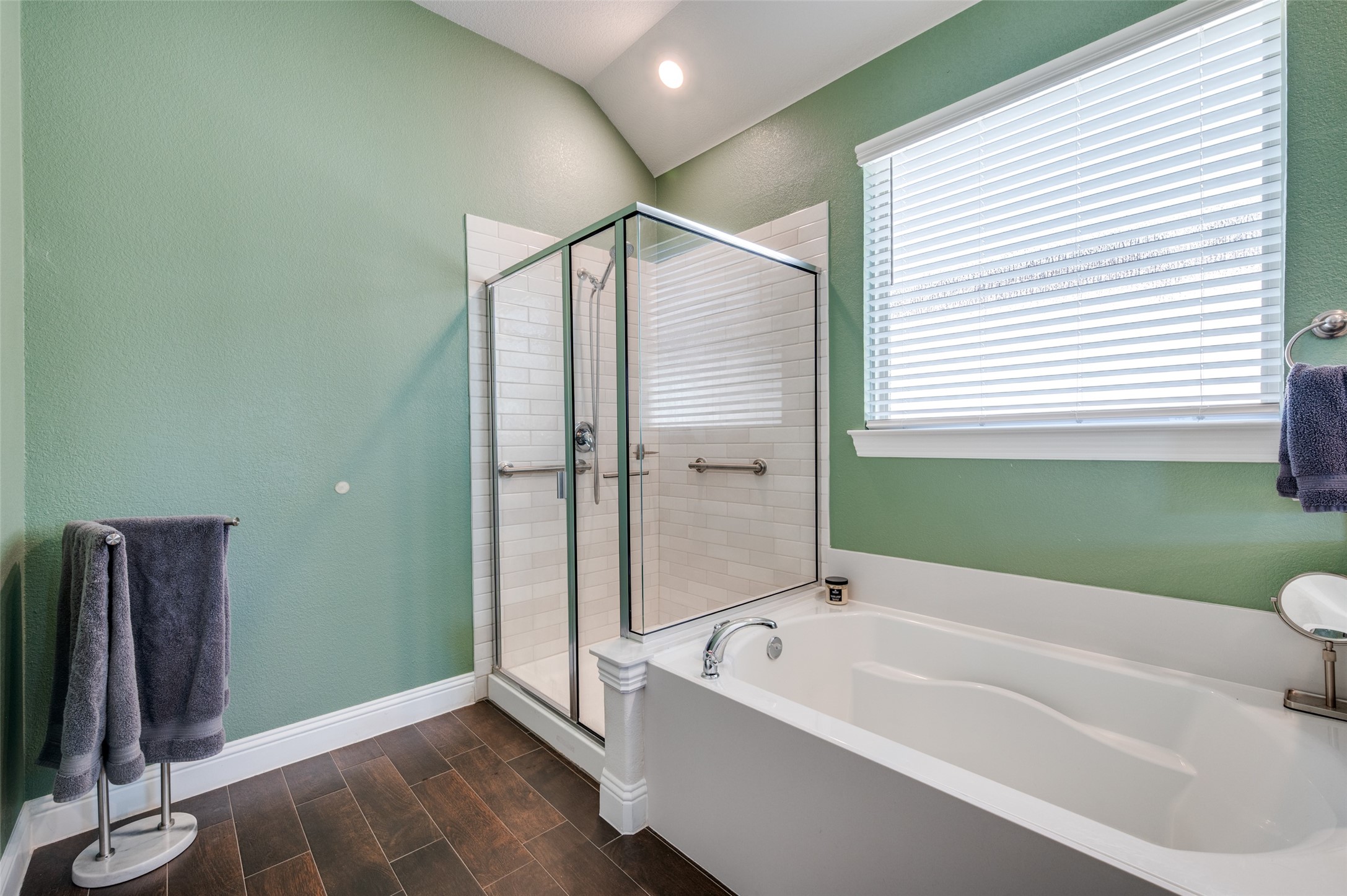 2901 Log Cabin Drive