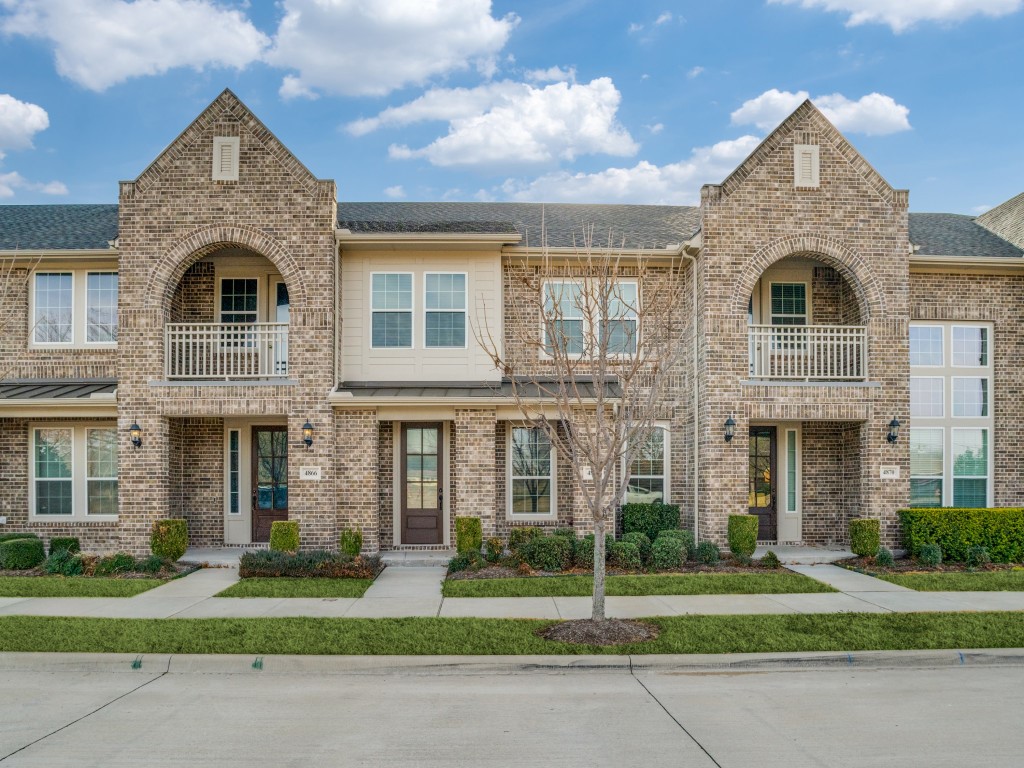 4868 Woodruff Way