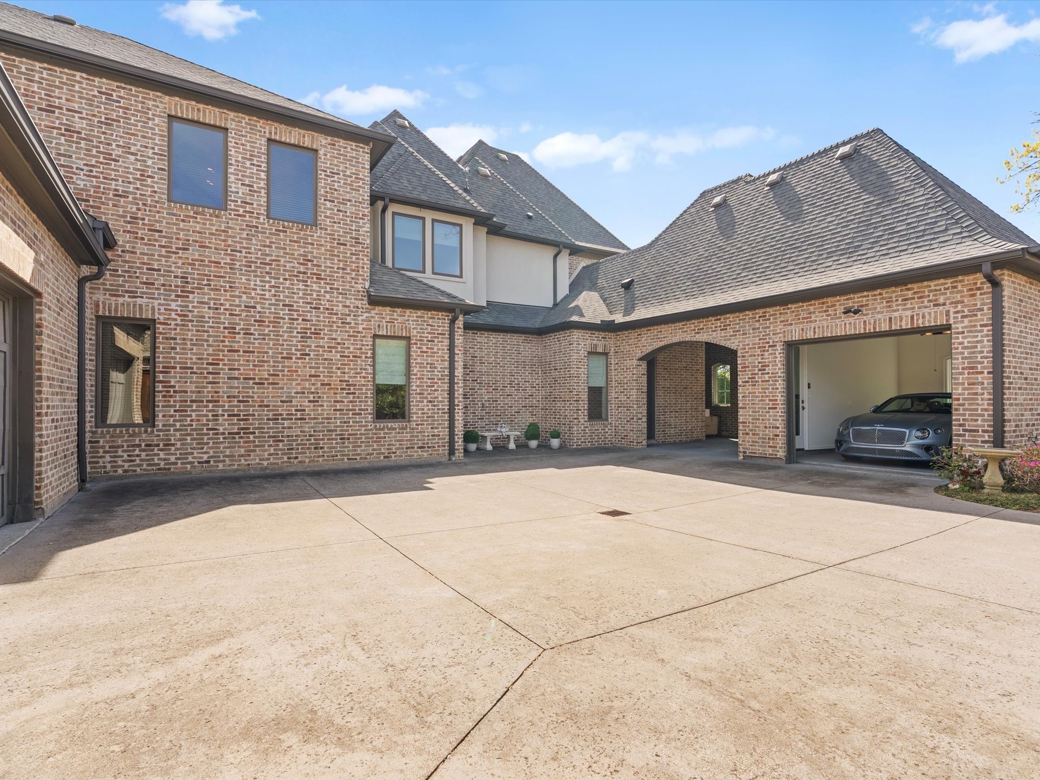 4719 Forest Lane