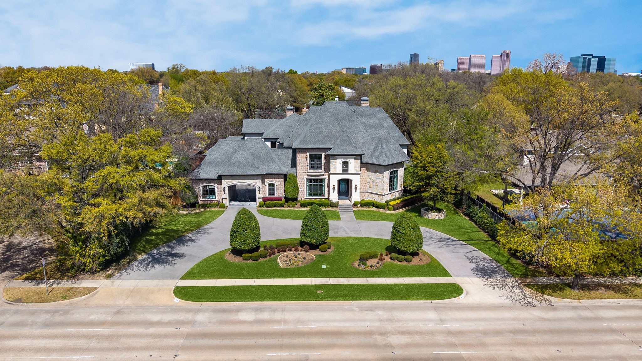4719 Forest Lane