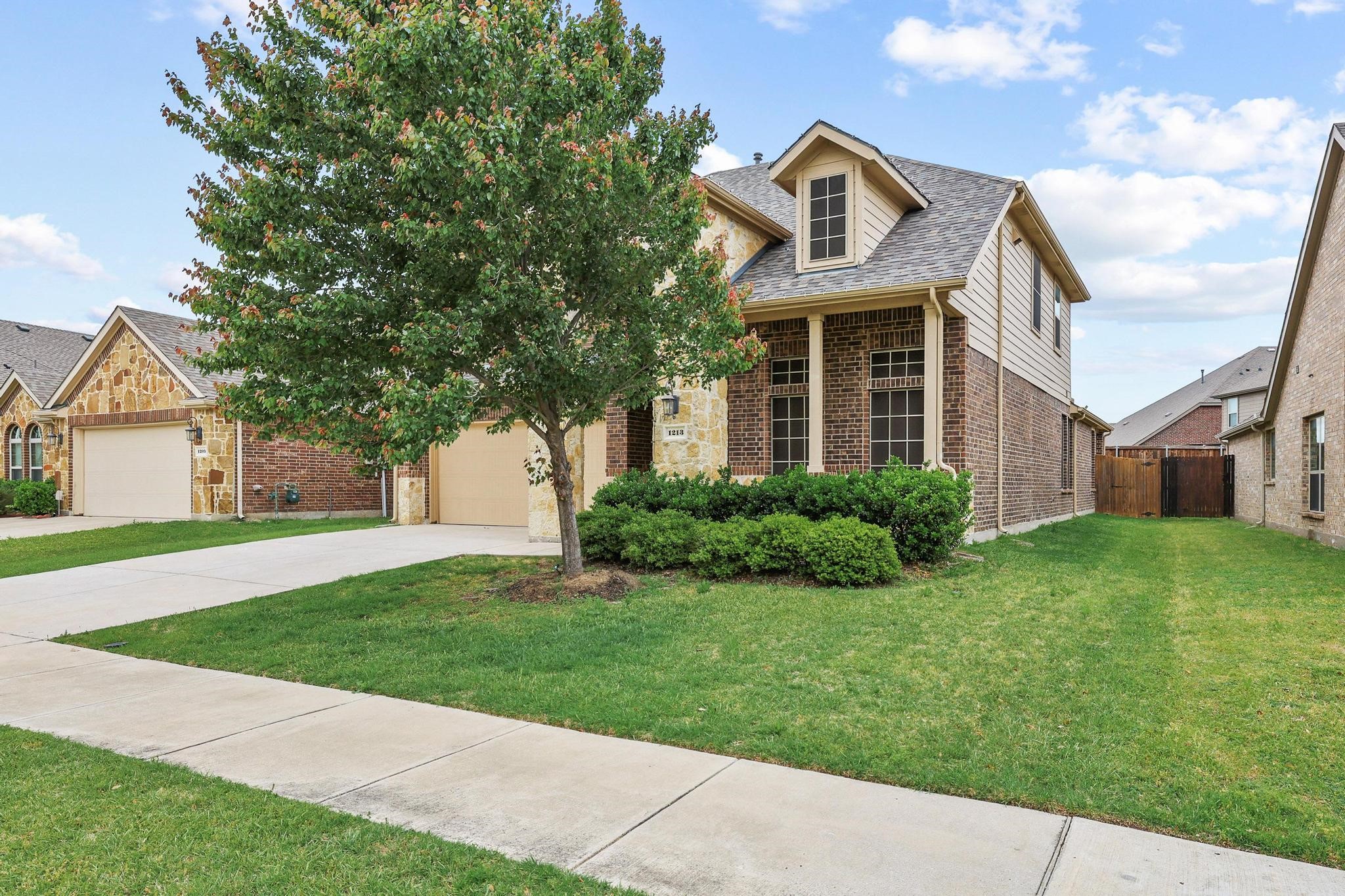 1213 Lake Worth Trail