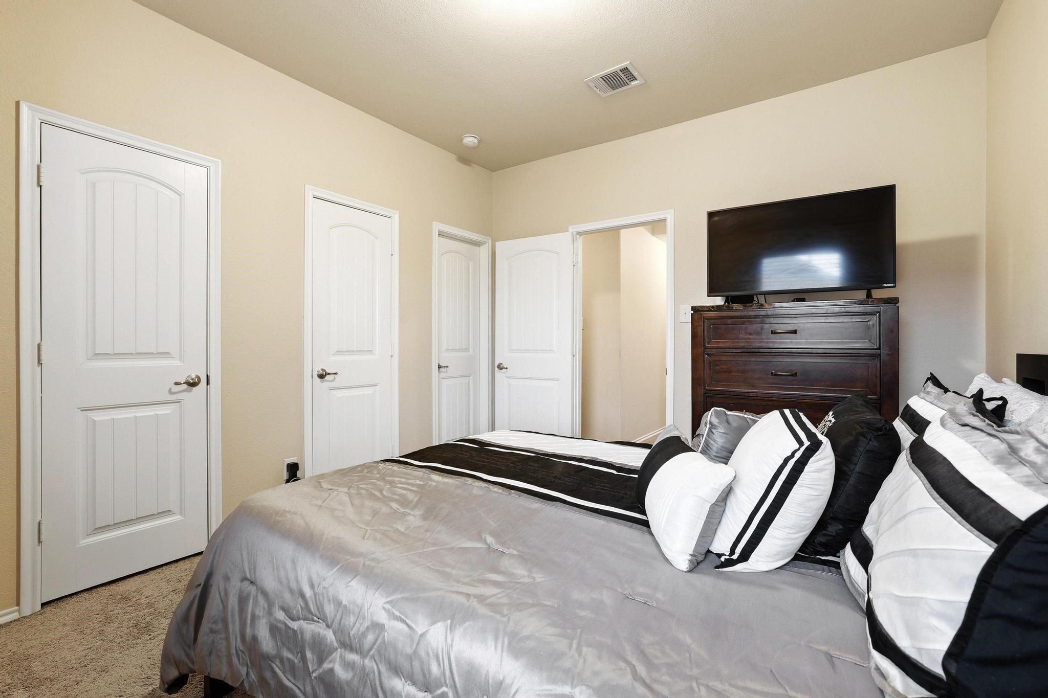 1213 Lake Worth Trail